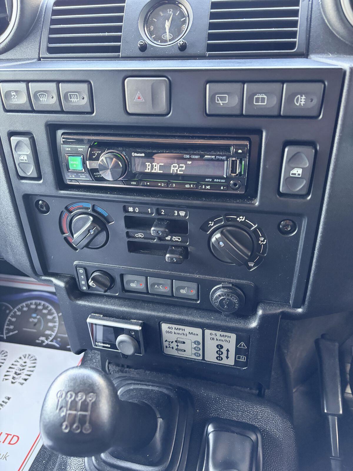 Land Rover Defender view 25