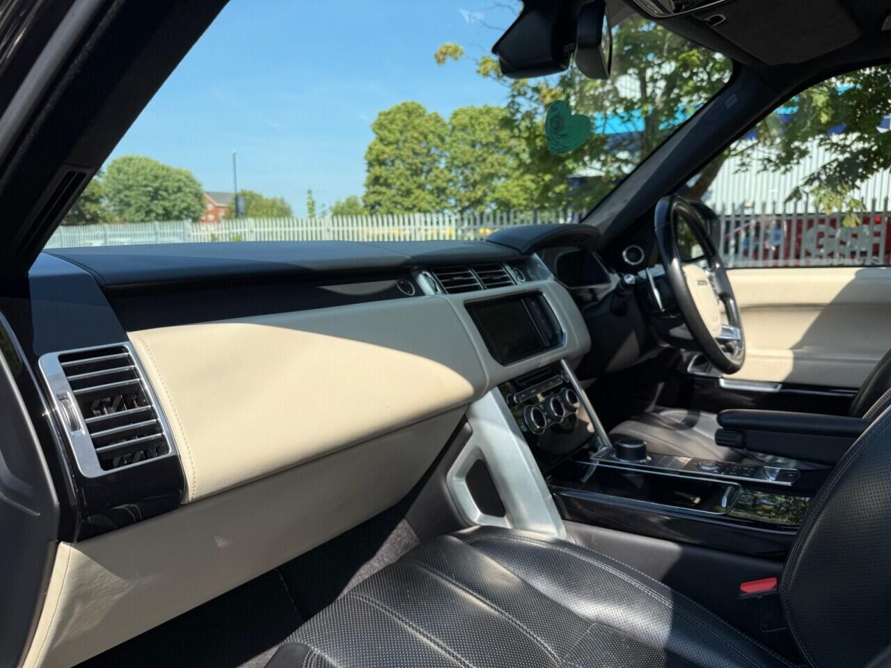 Land Rover Range Rover view 14