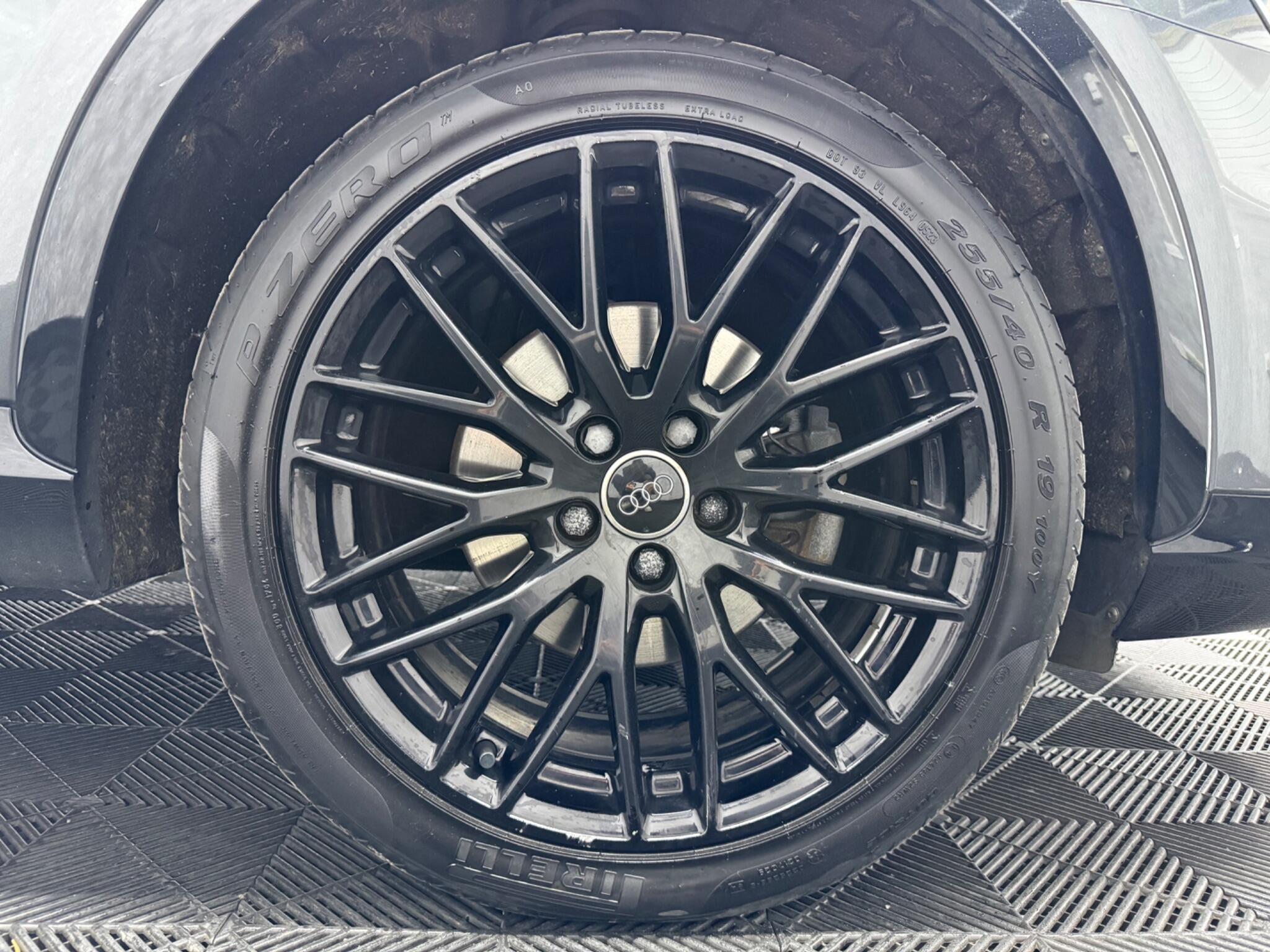 Audi Q3 view 29