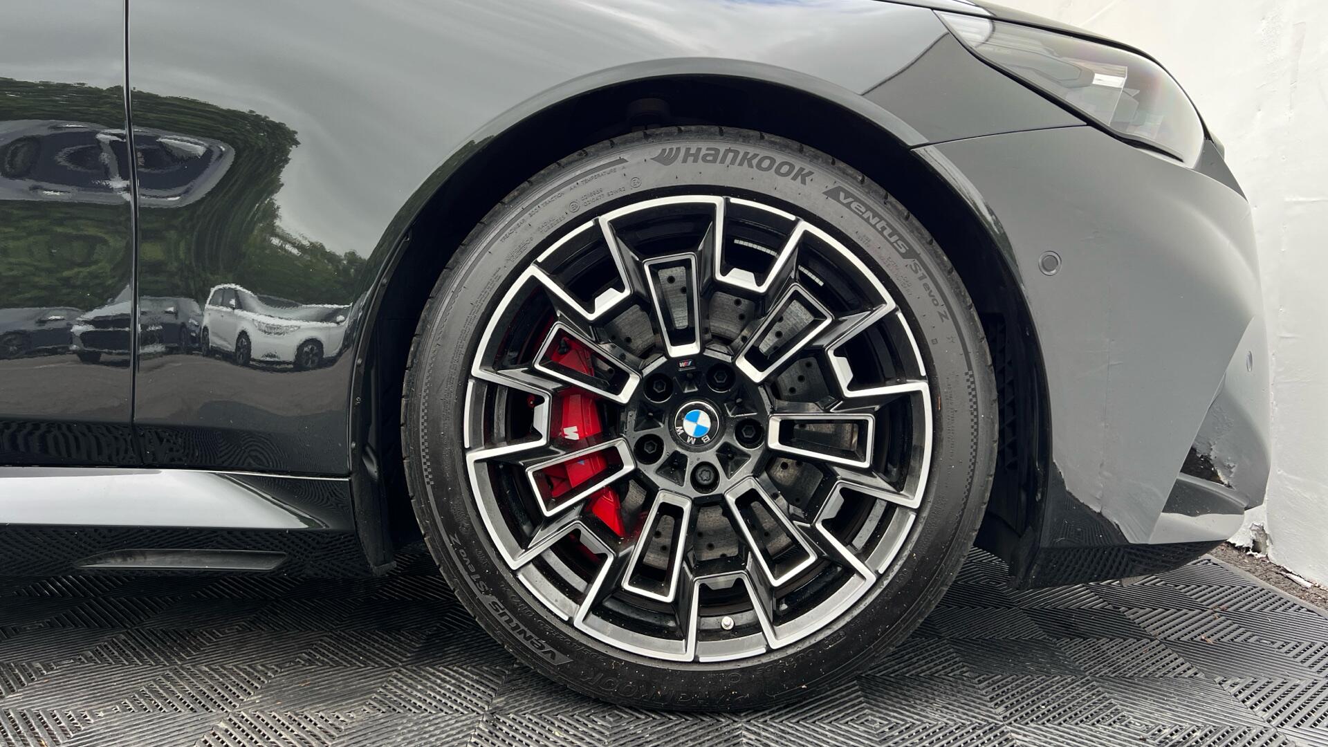 BMW M5 view 14