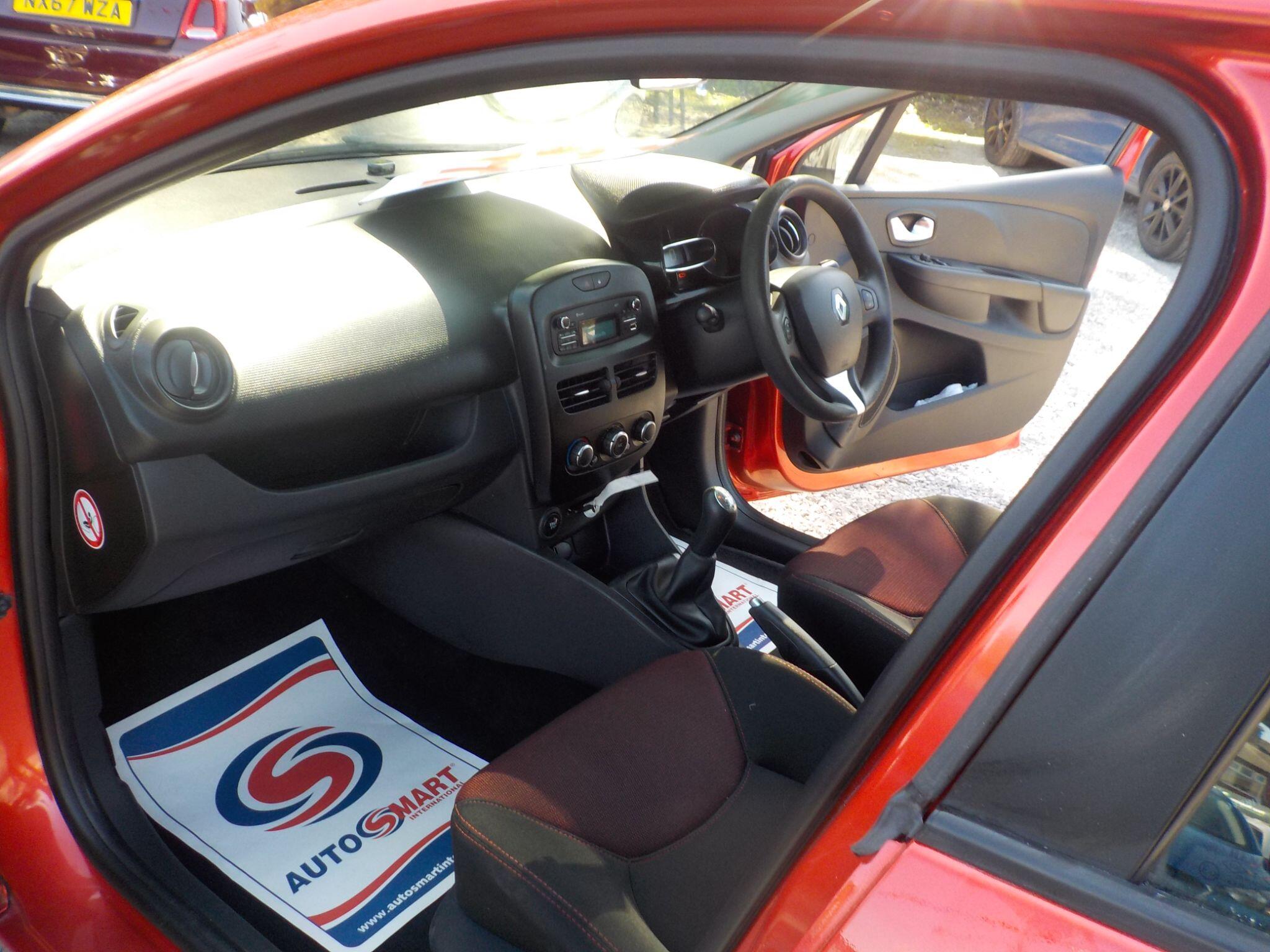 Renault Clio 0.9 TCe Play Euro 6 (s/s) 5dr