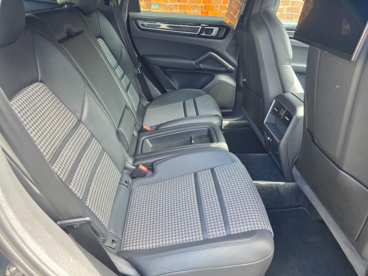 Porsche Cayenne view 32