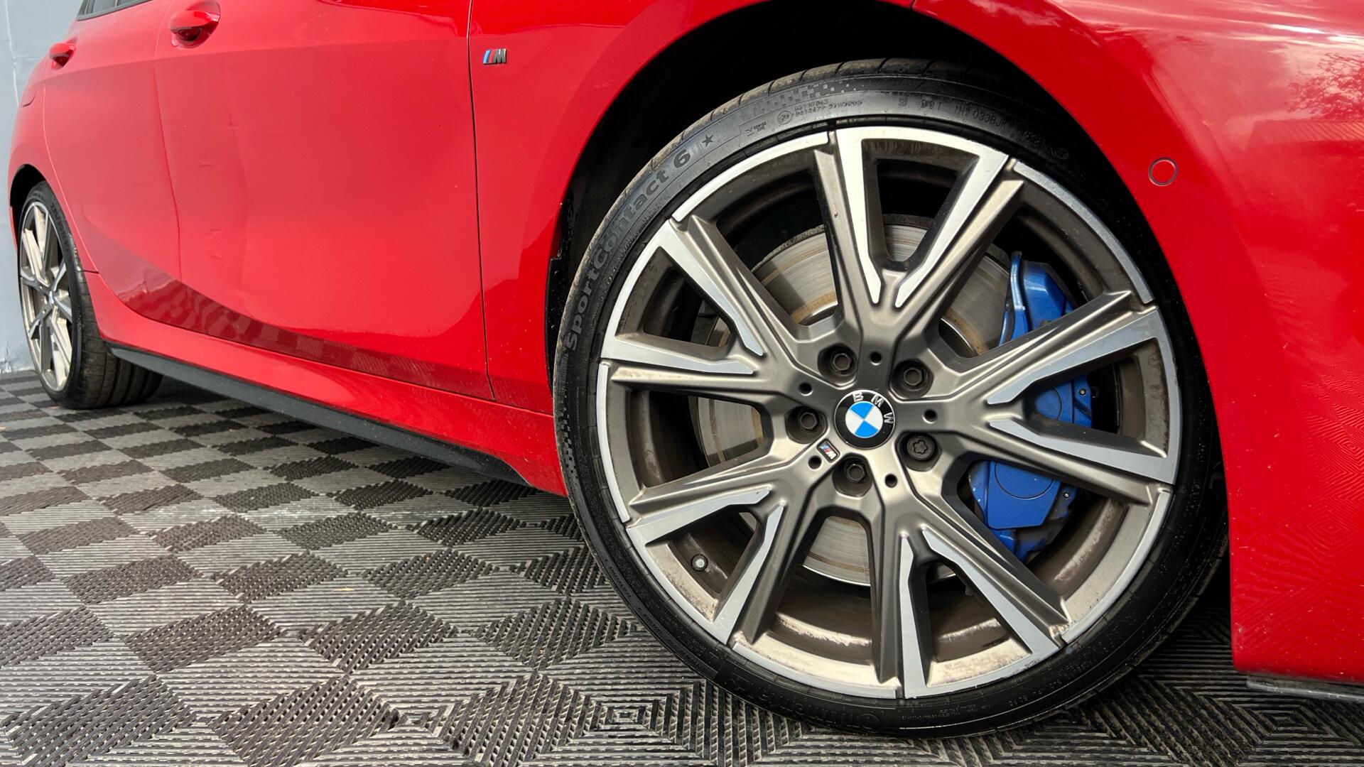 BMW 1 Series view 25