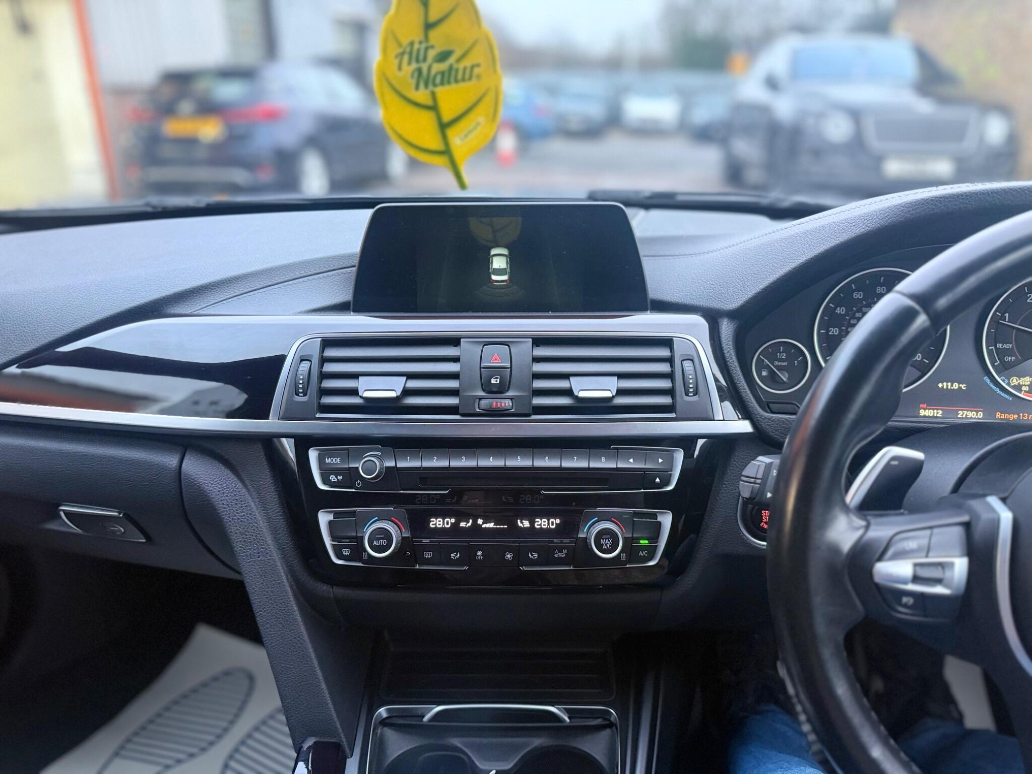 BMW 3 Series view 25