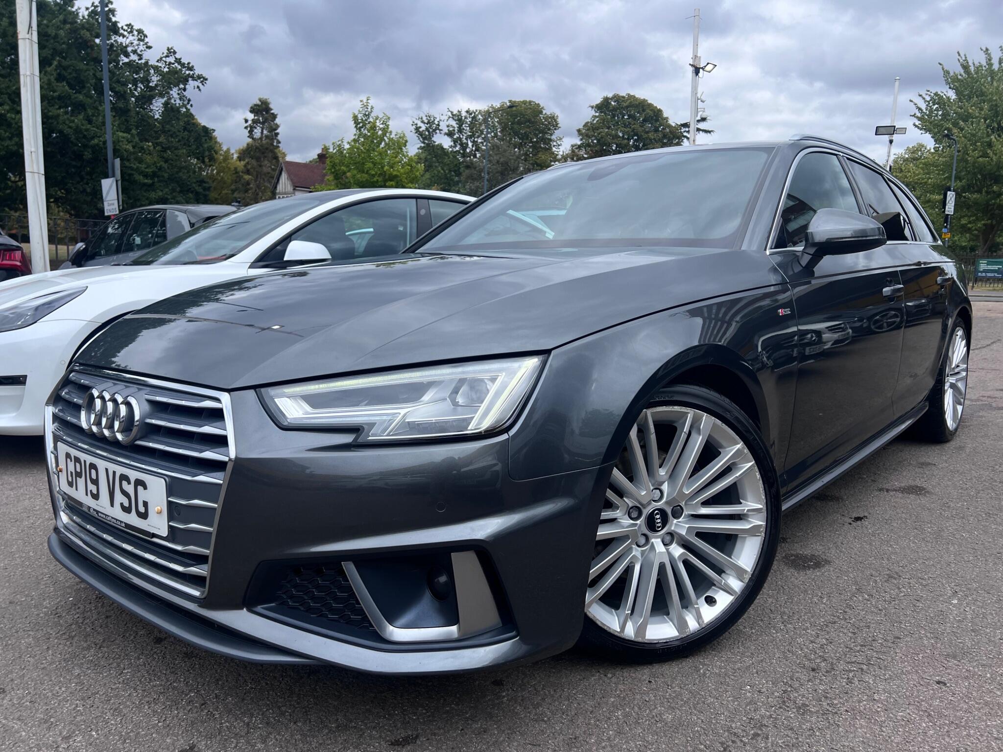 Audi A4 Avant view 8
