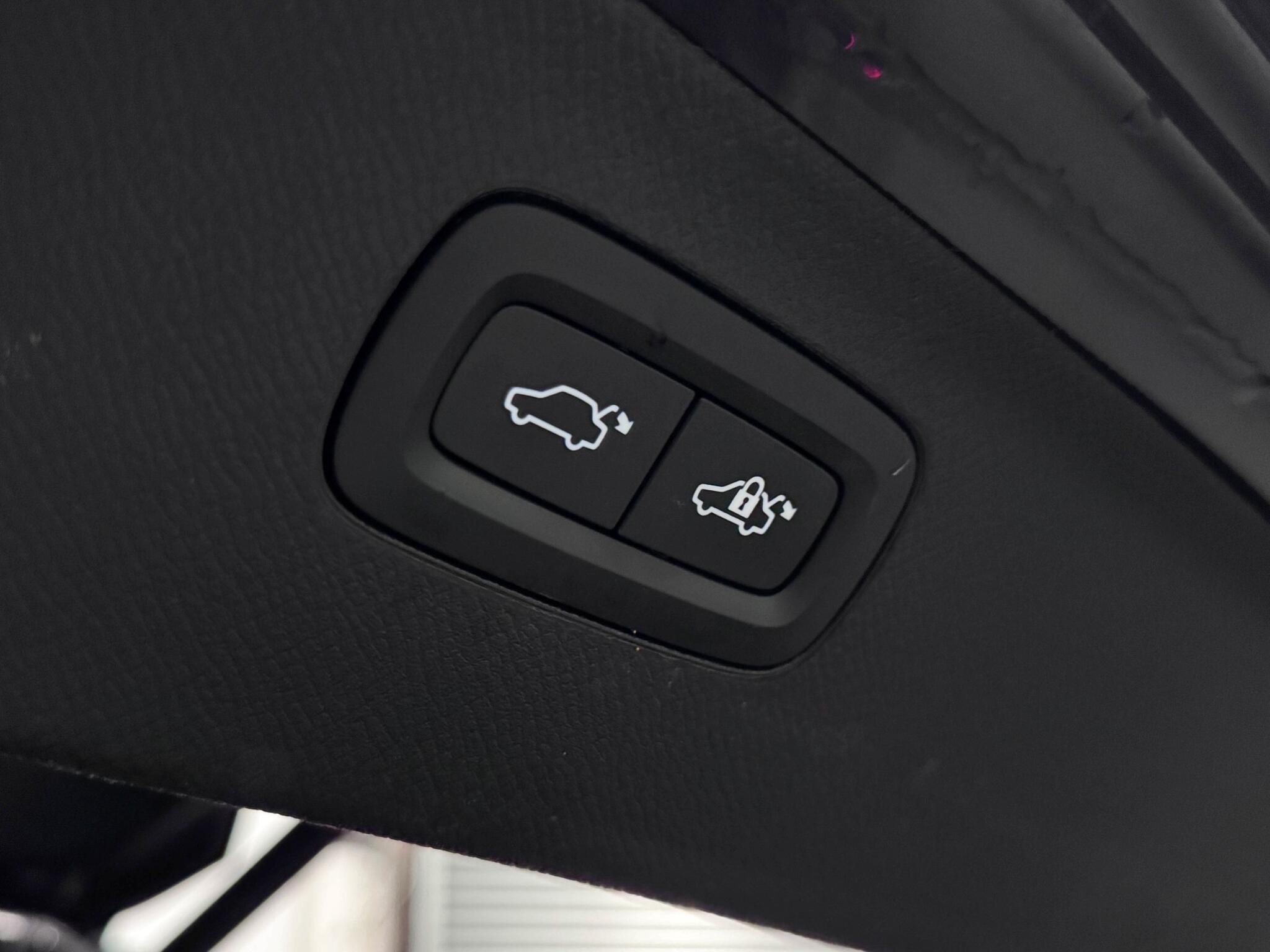 Volvo XC90 view 9