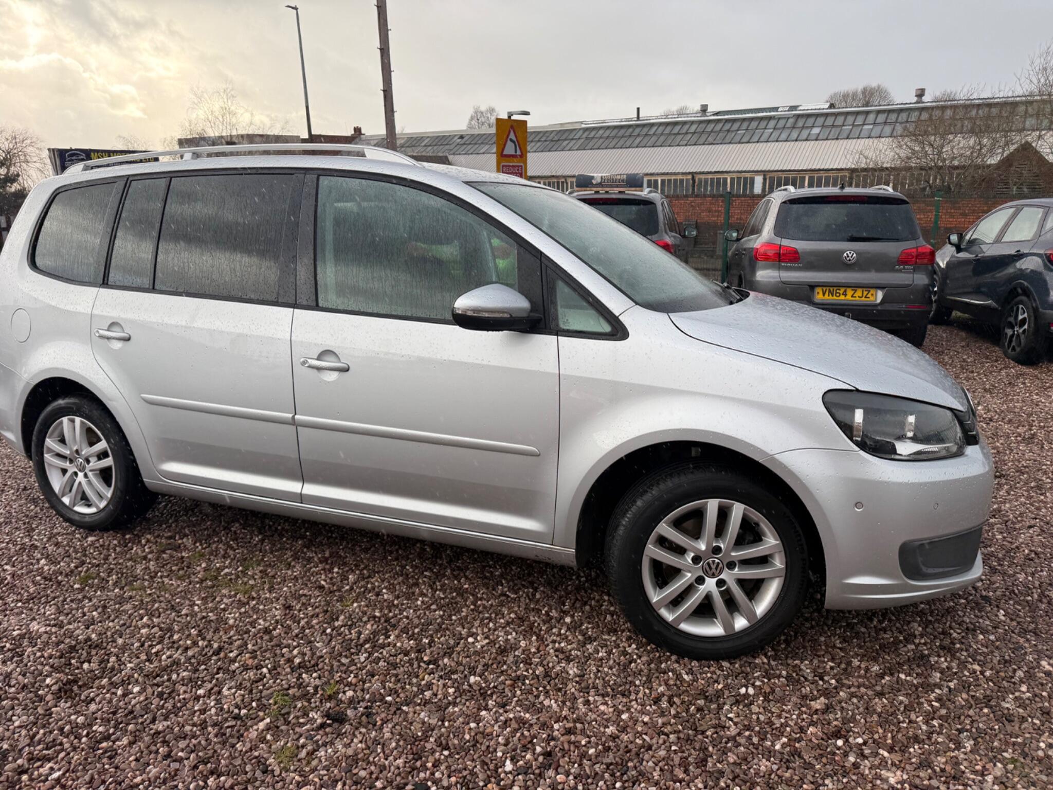 Volkswagen Touran view 8