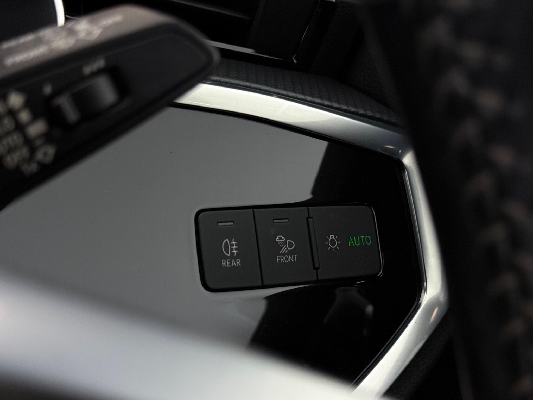Audi Q3 view 20