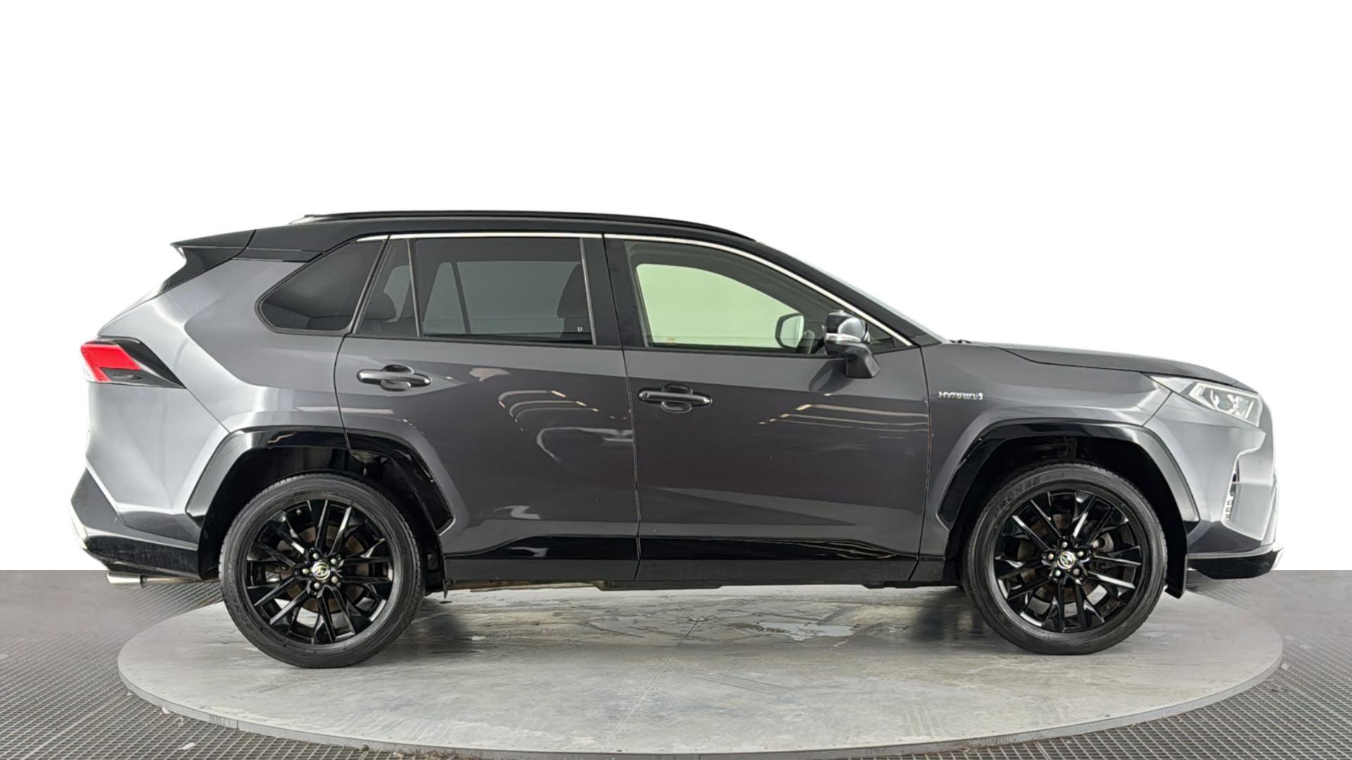 Toyota RAV4 view 3
