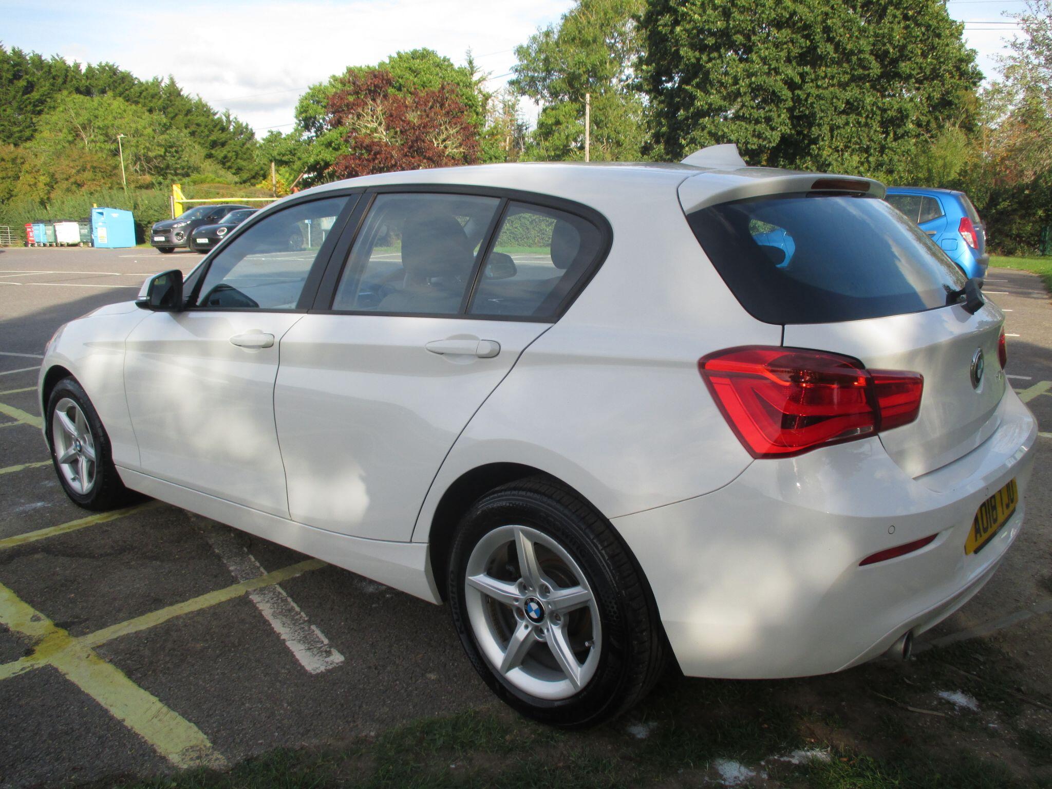 BMW 1 Series view 13