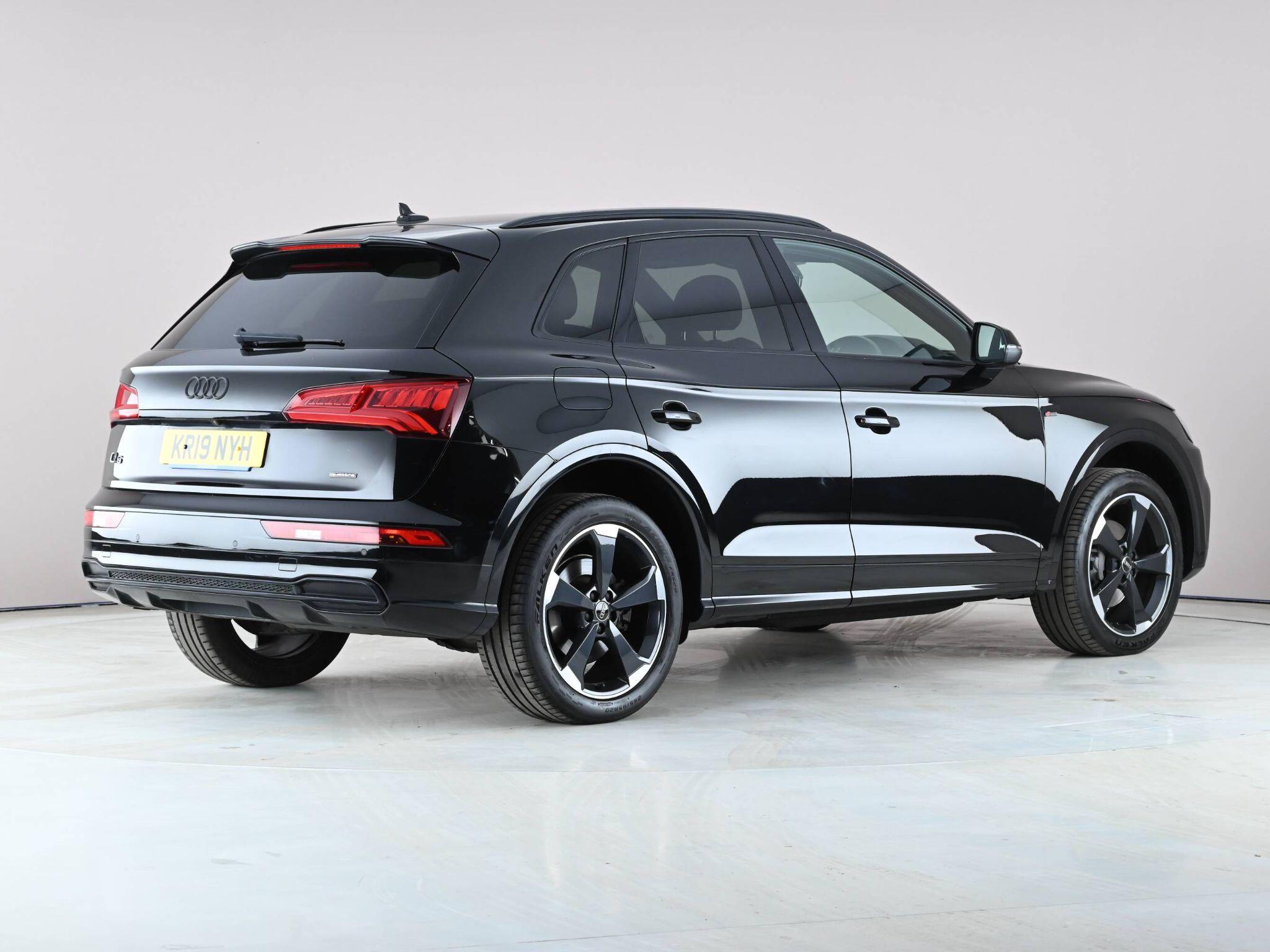 Audi Q5 view 8