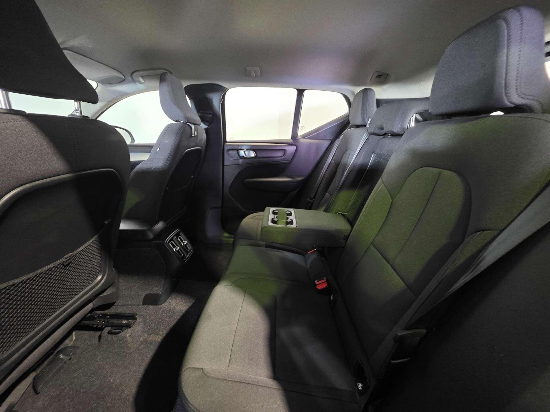 Volvo XC40 view 38