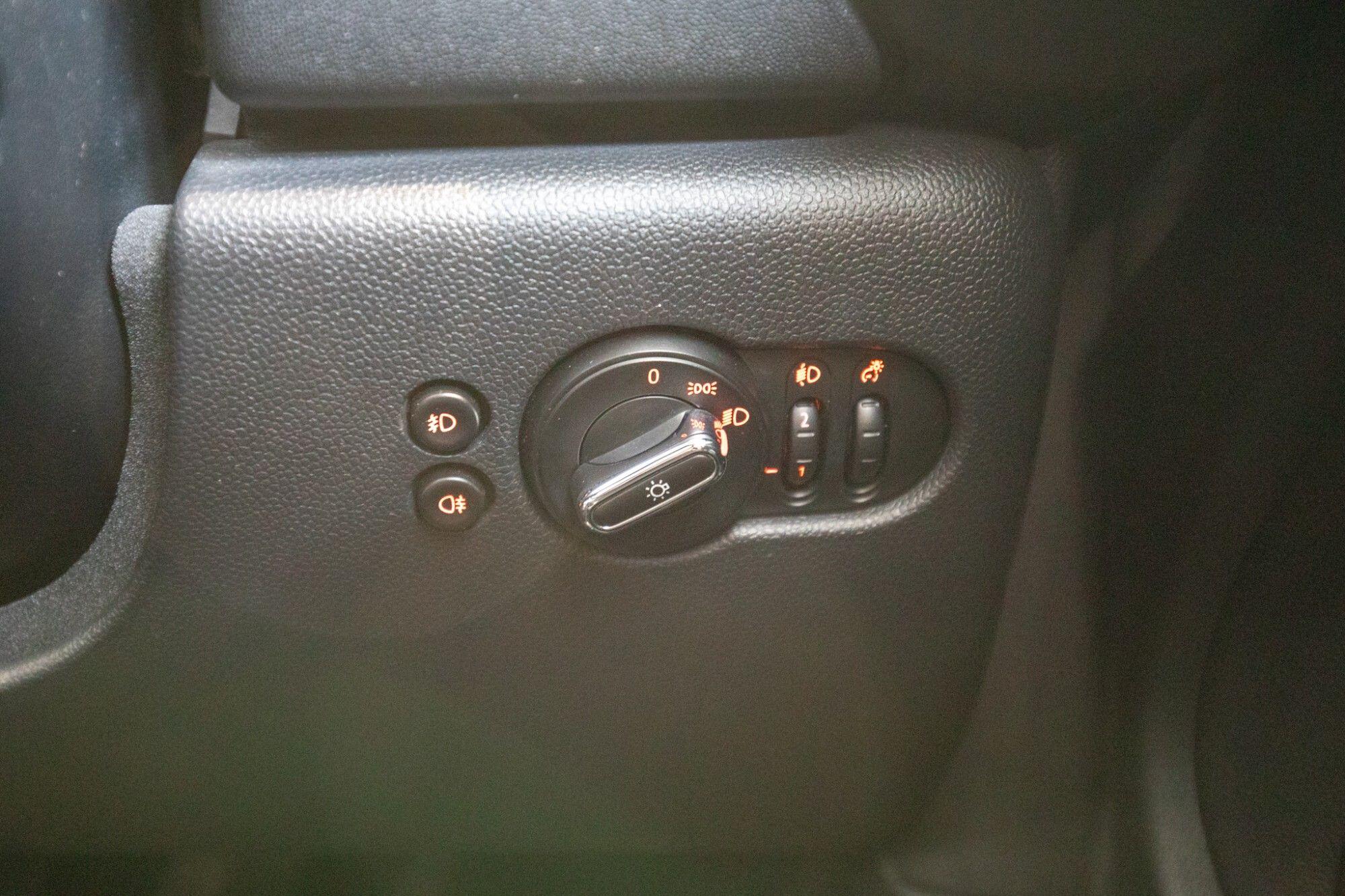Mini Hatch view 24