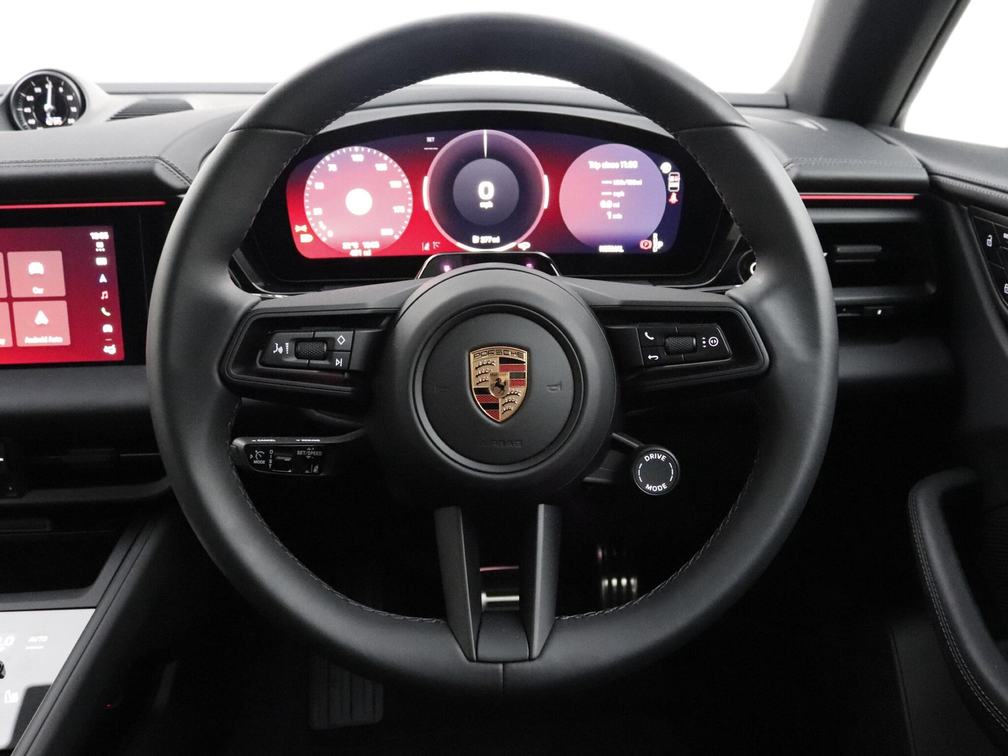 Porsche Macan view 11
