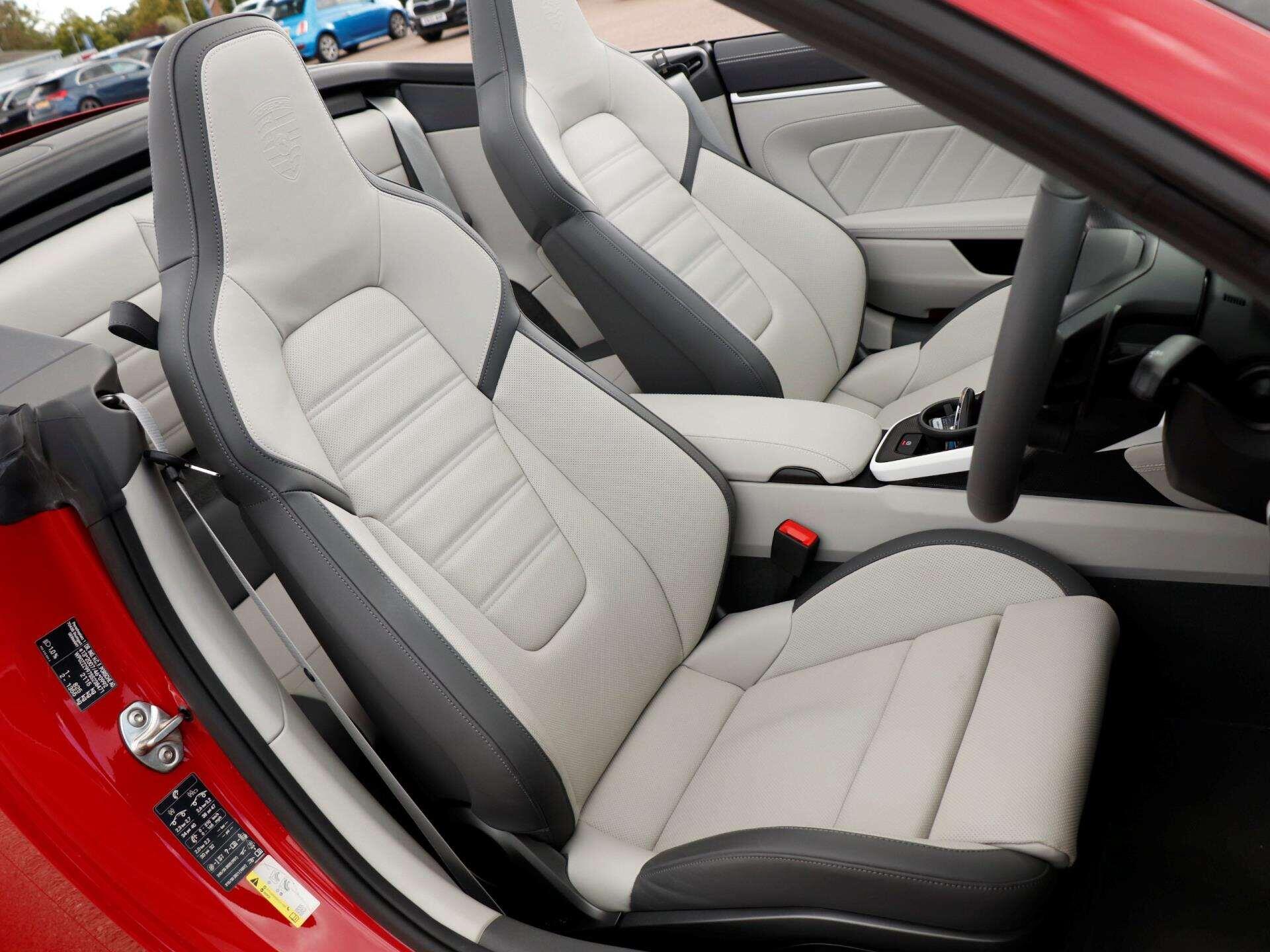 Porsche 911 view 28