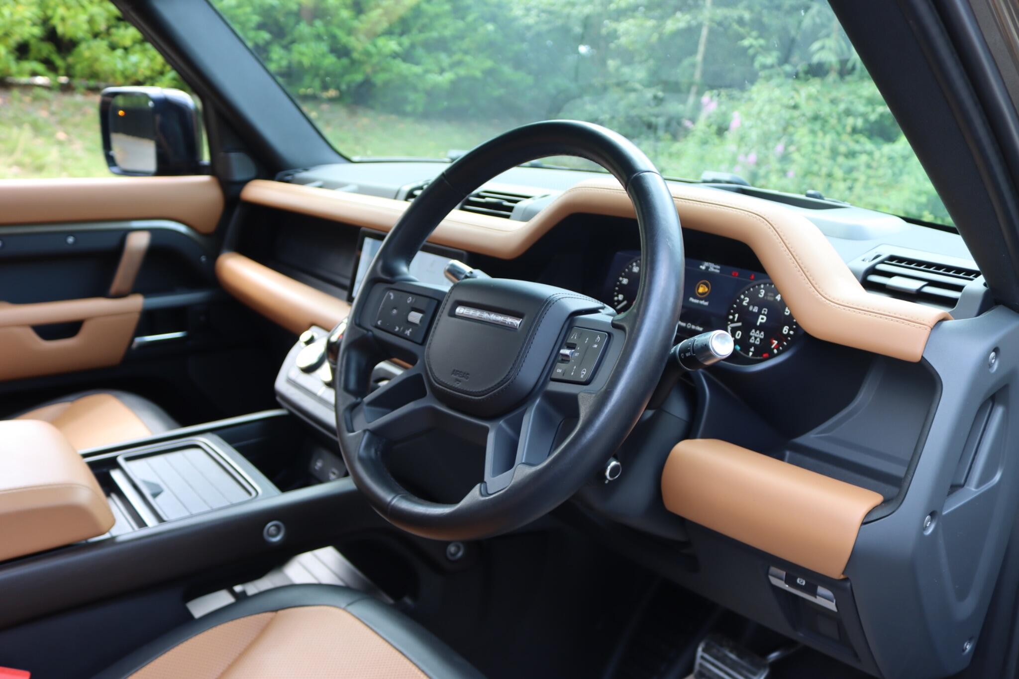 Land Rover Defender view 31