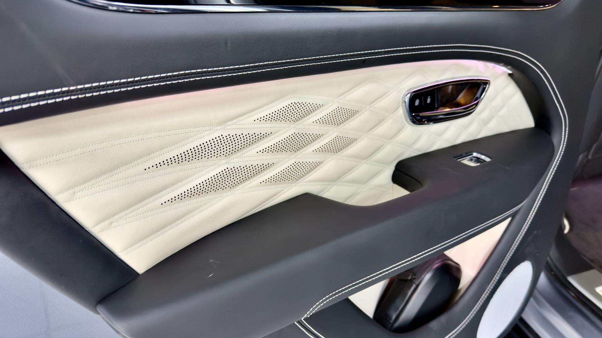Bentley Bentayga view 37