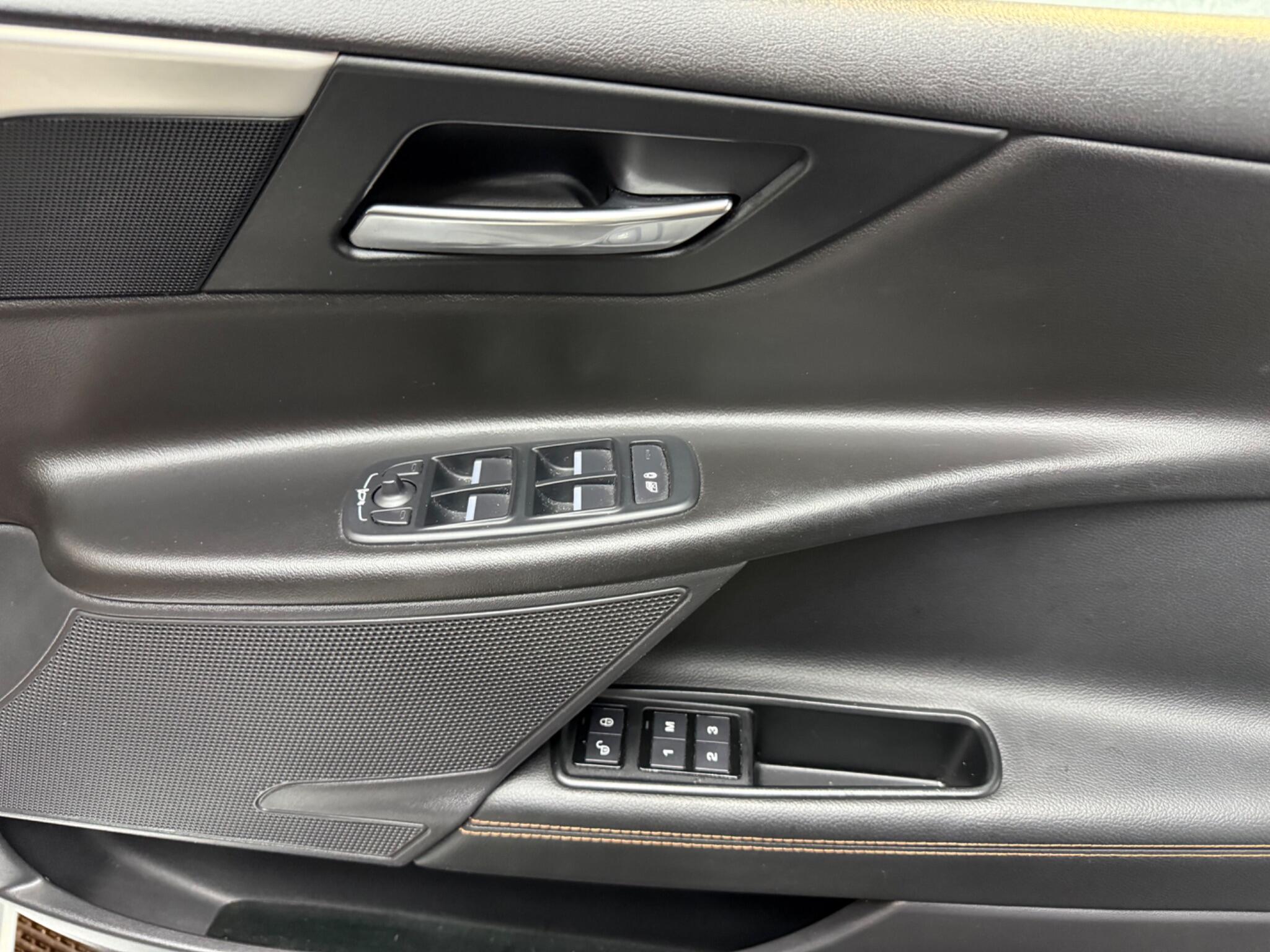 Jaguar Xe view 19