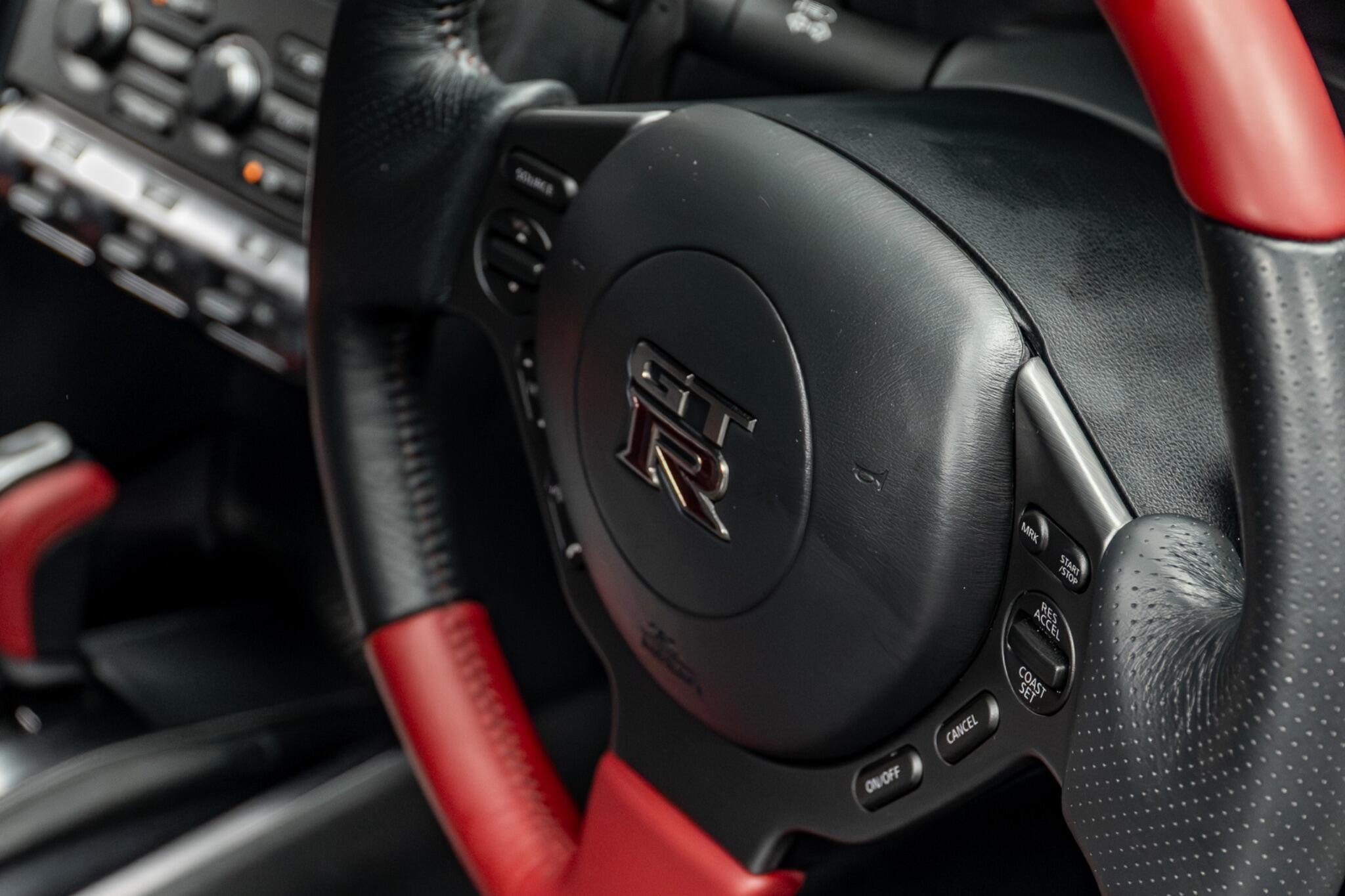 Nissan GT-R view 35