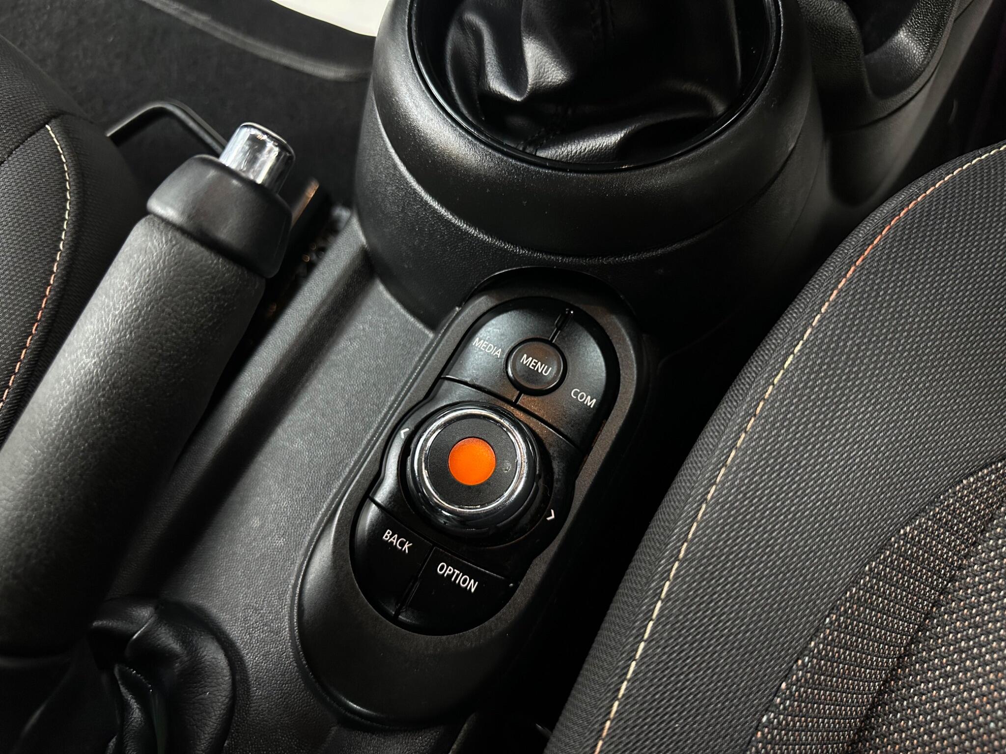 Mini Hatch view 36