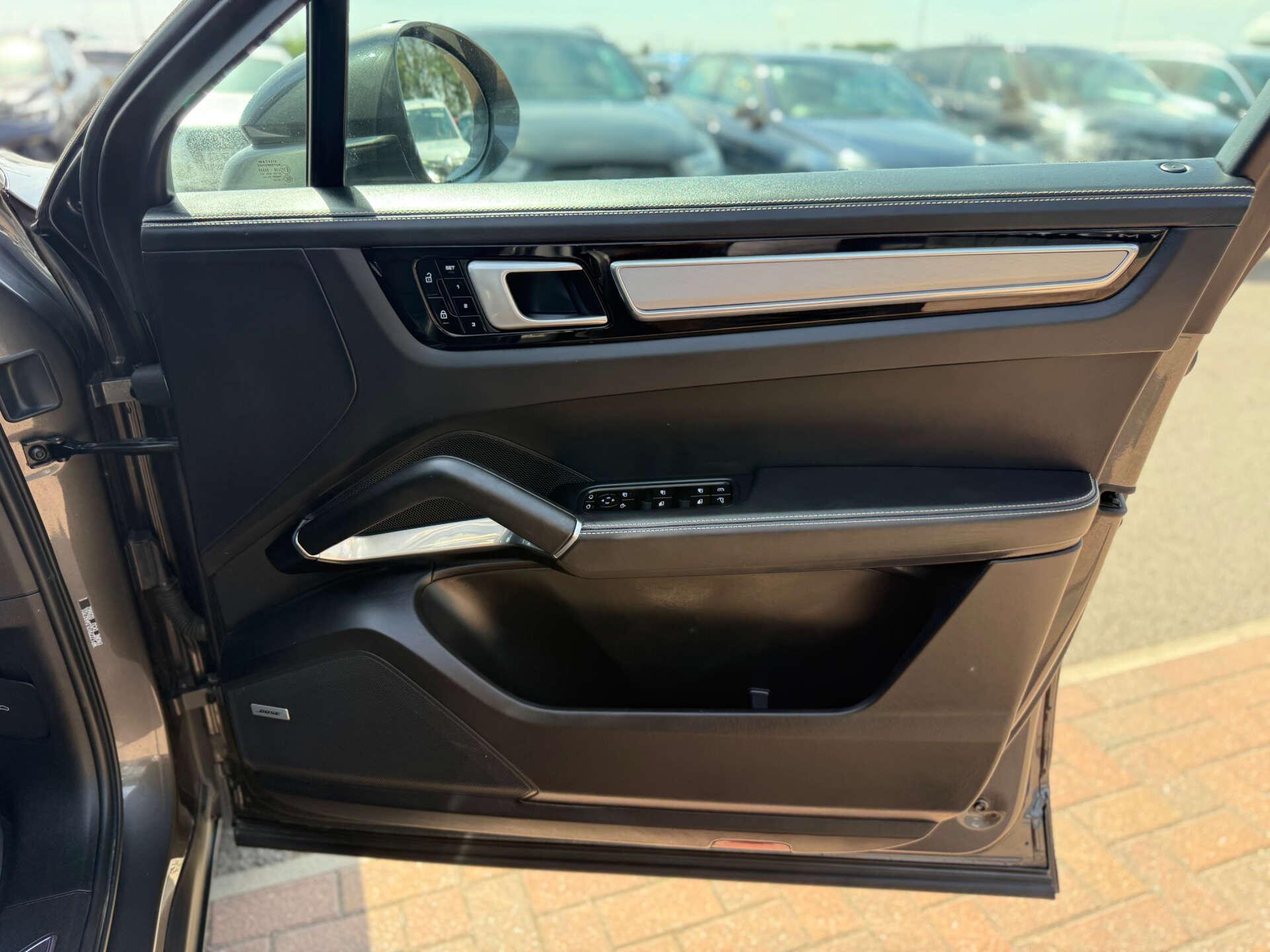 Porsche Cayenne view 28