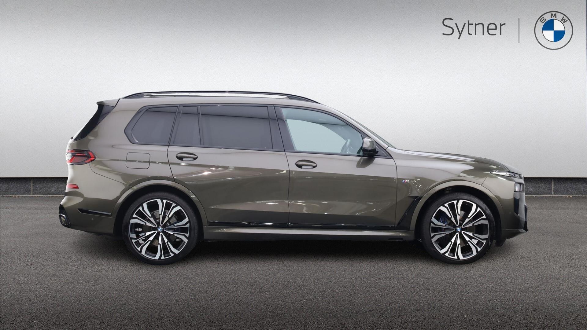 BMW X7 view 3