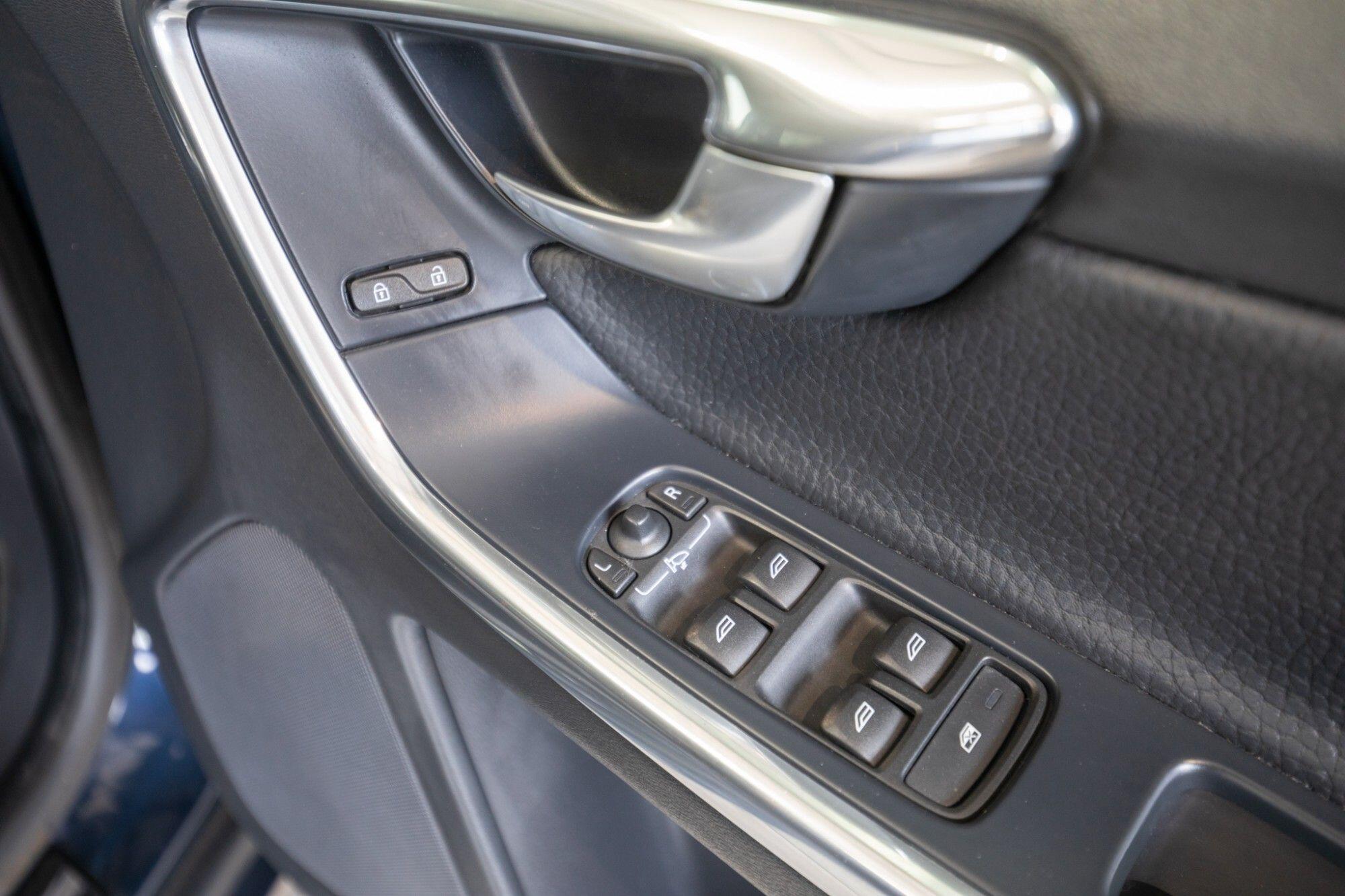 Volvo XC60 view 14