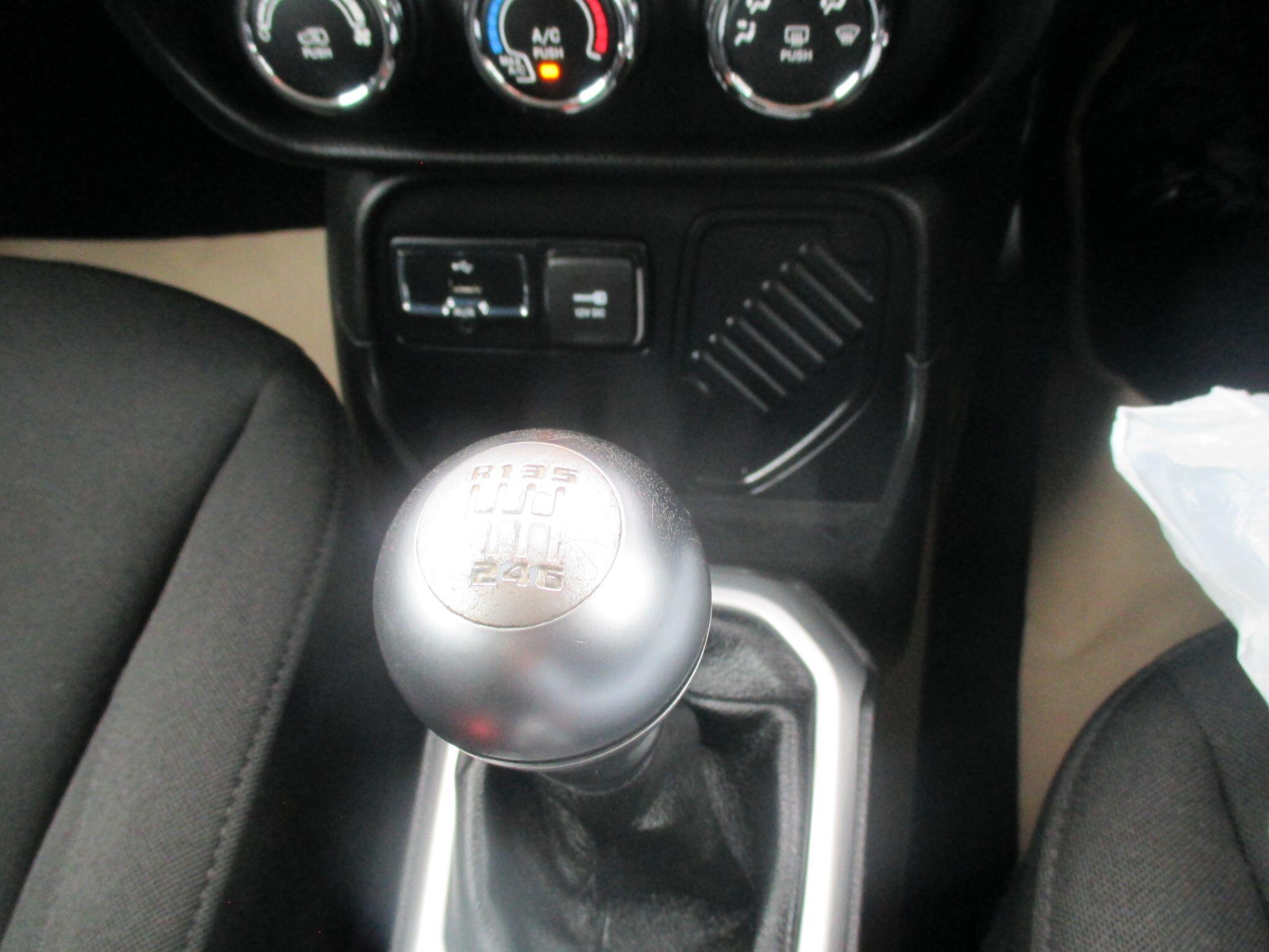 Jeep Renegade view 43
