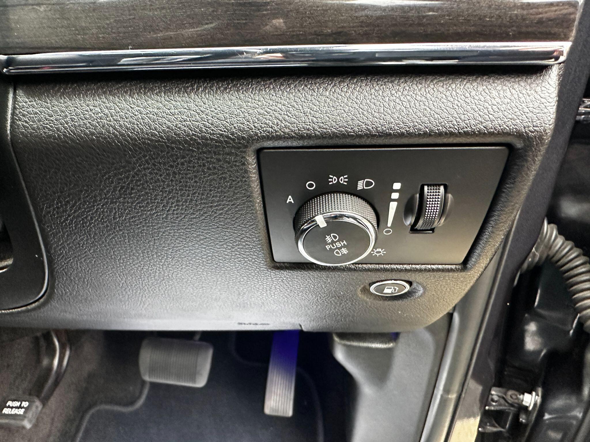 Jeep Grand Cherokee view 22