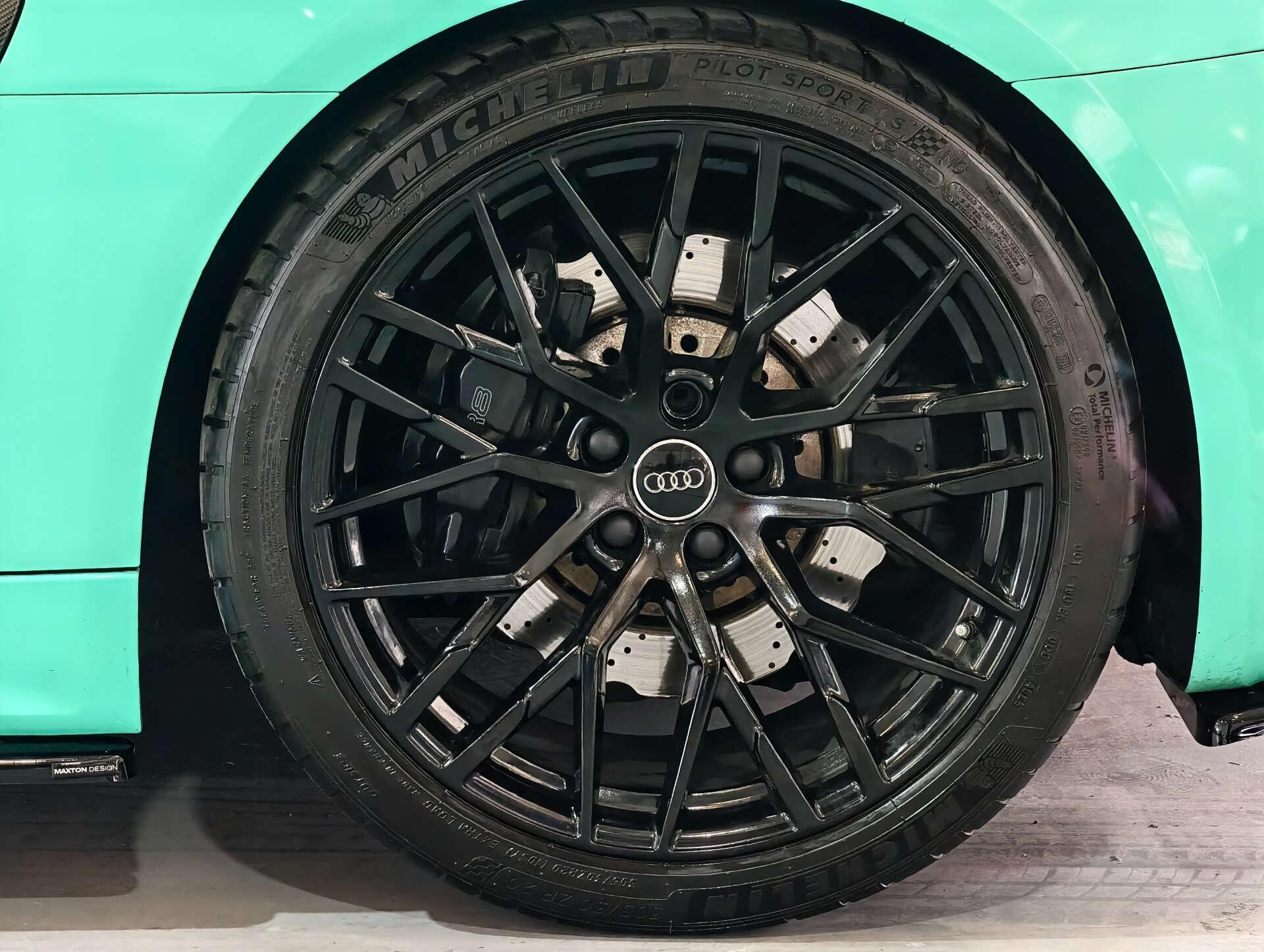 Audi R8 view 30