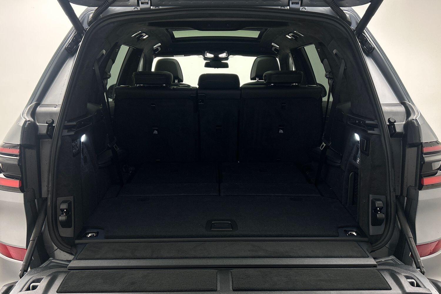 BMW X7 view 13