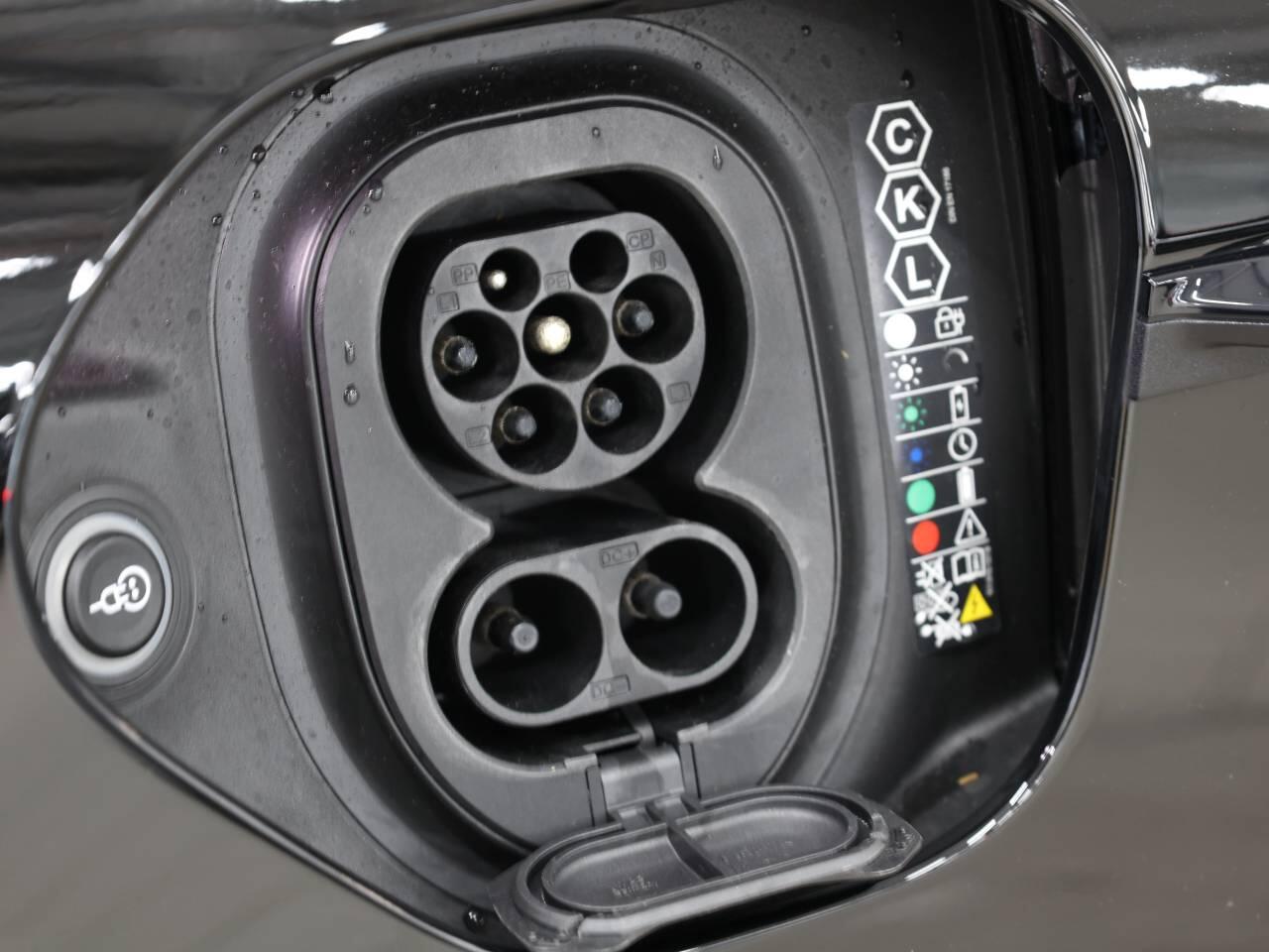 Porsche Taycan view 12