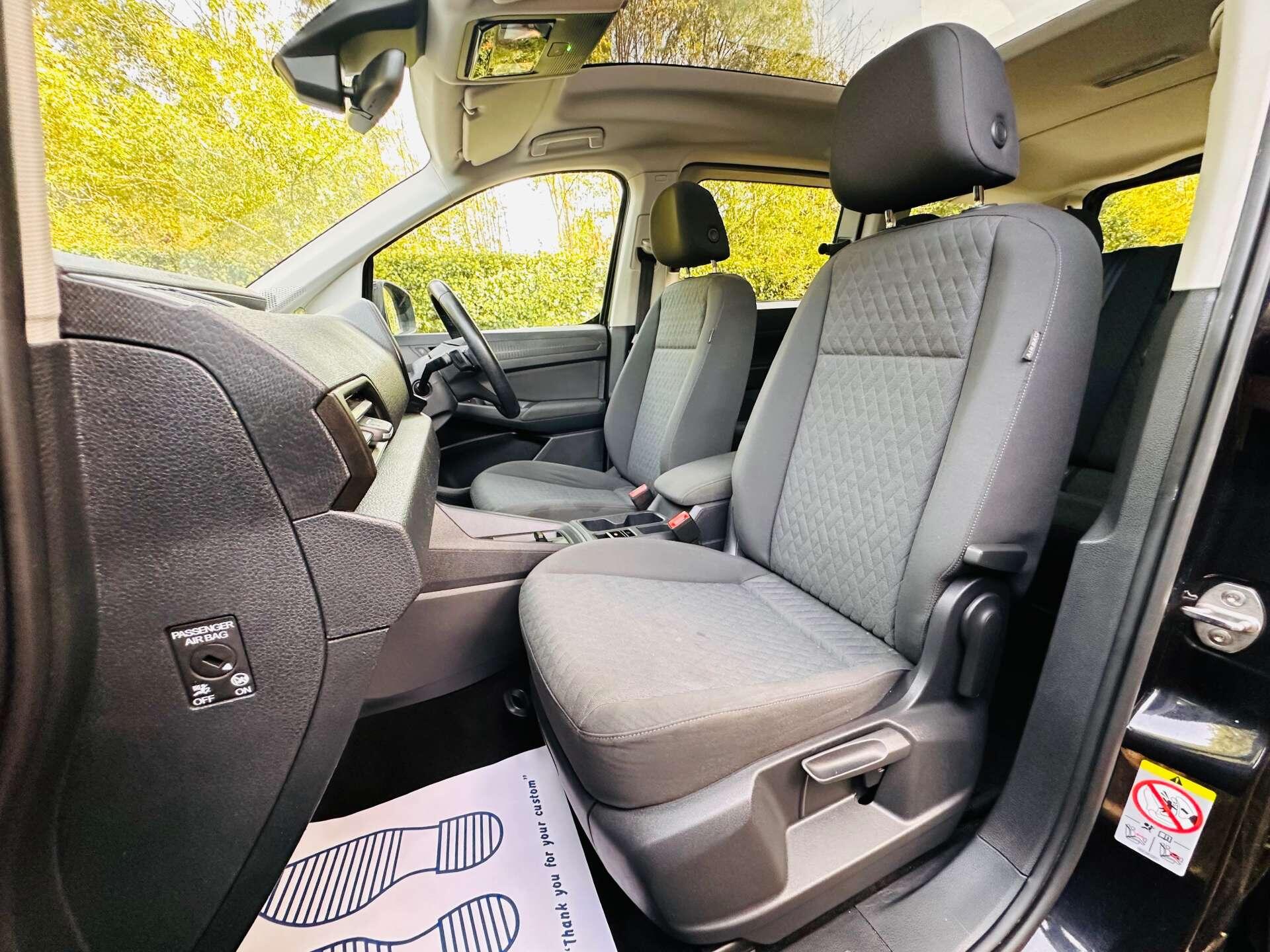 Volkswagen Caddy Maxi view 11