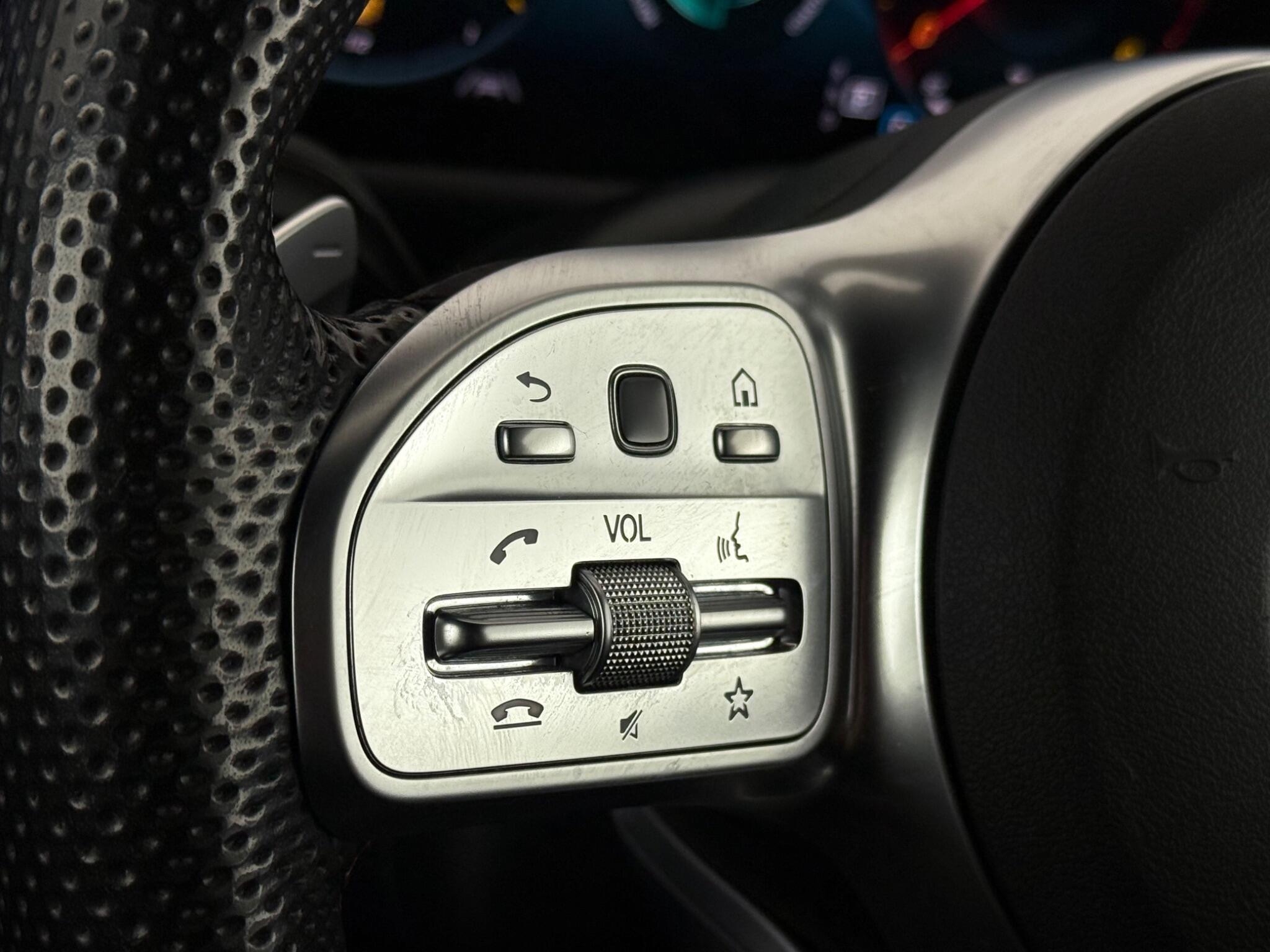 Mercedes-Benz GLB view 13