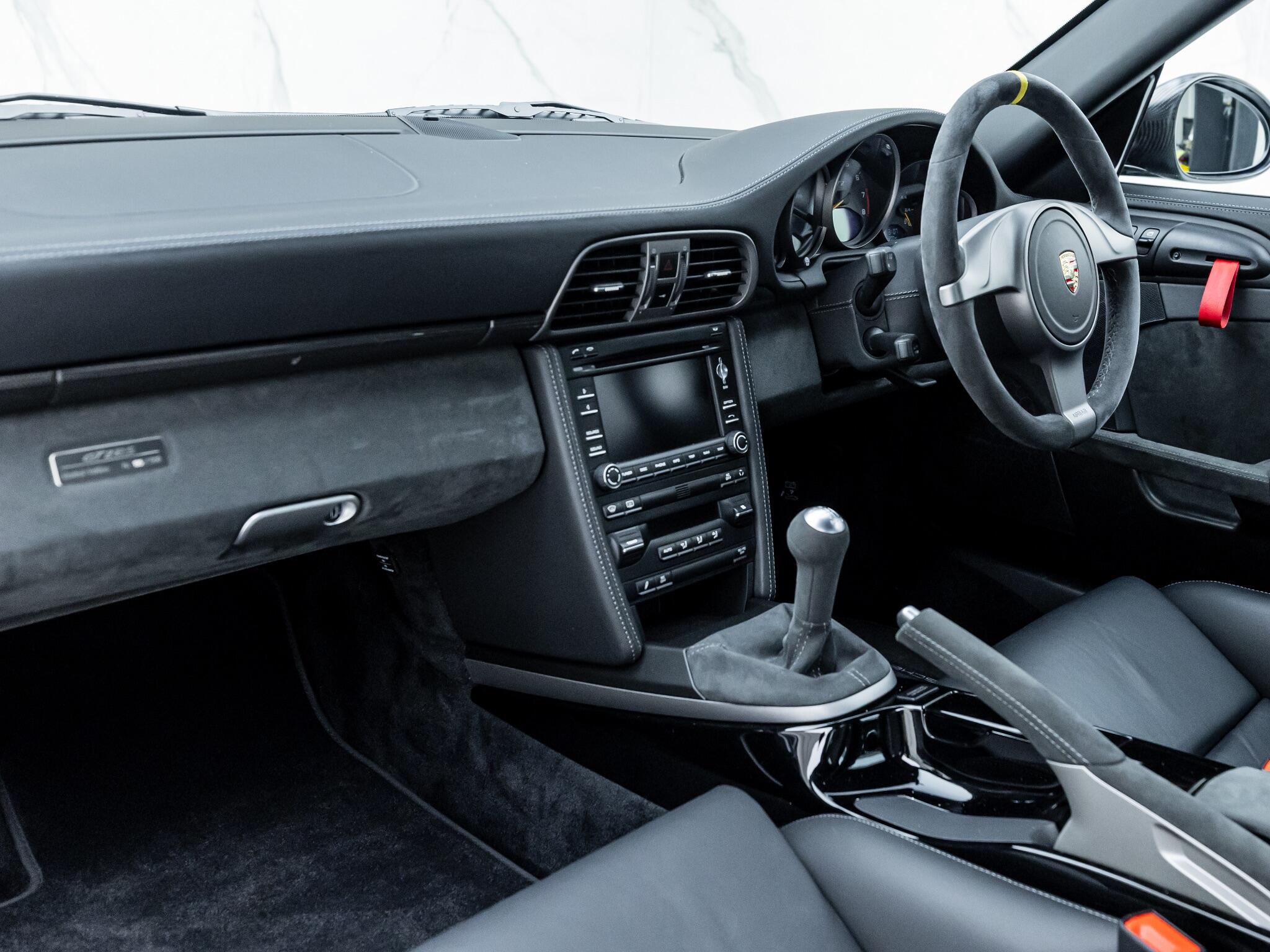 Porsche 911 view 13
