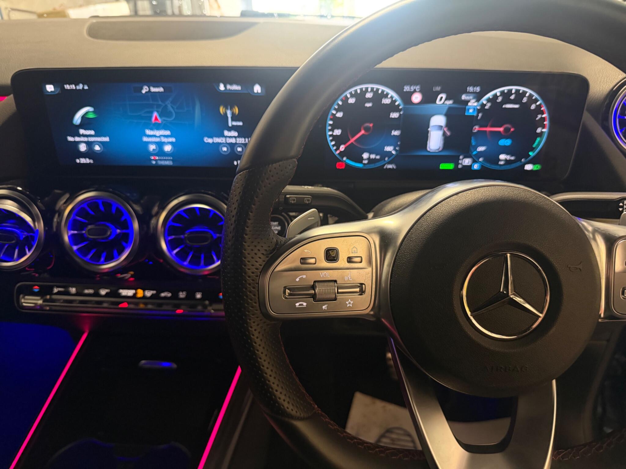 Mercedes-Benz GLA view 15