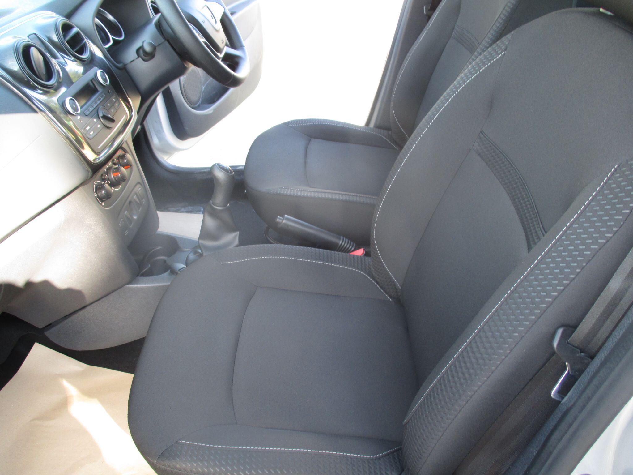 Dacia Sandero view 32