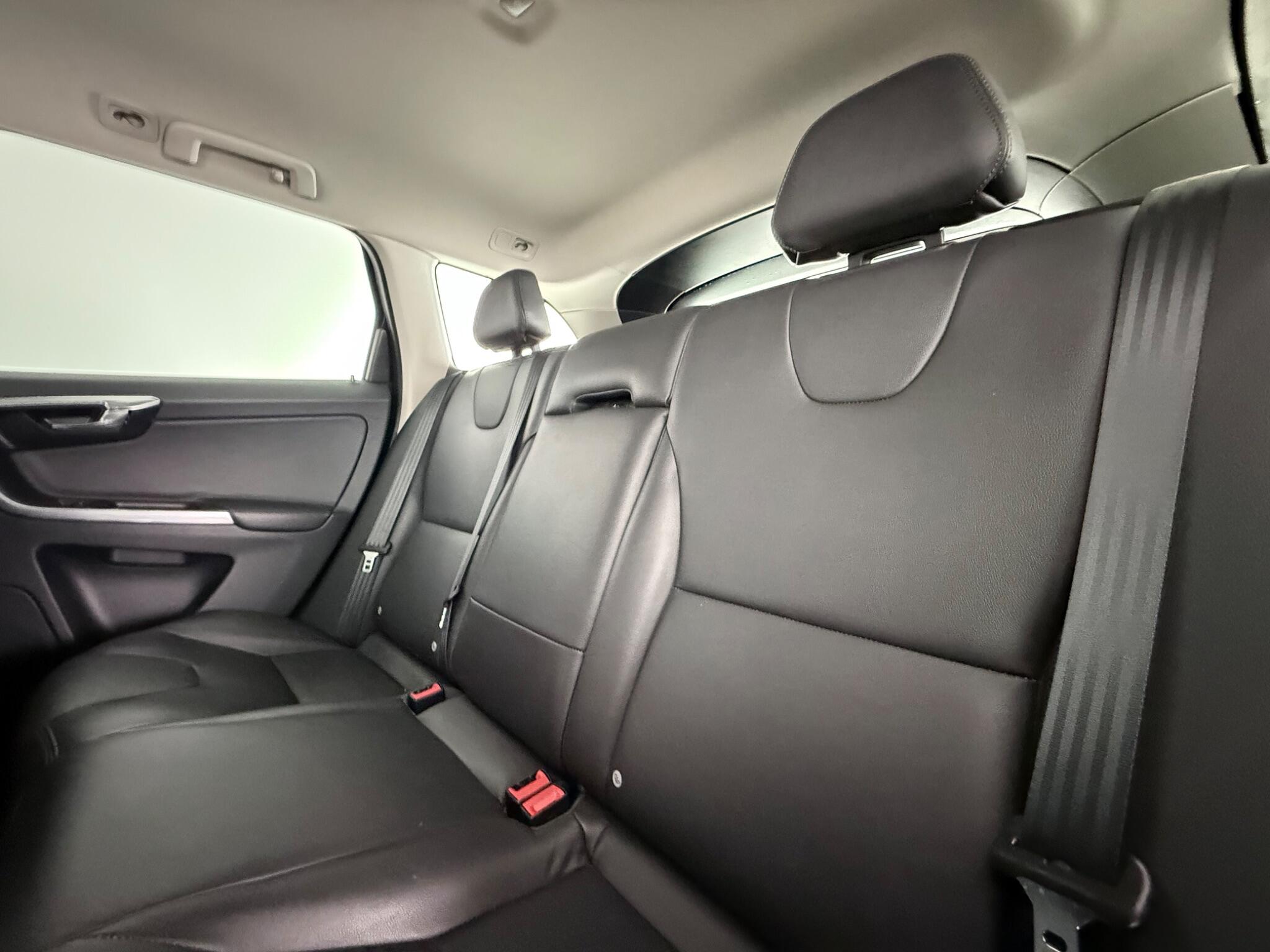 Volvo XC60 view 30