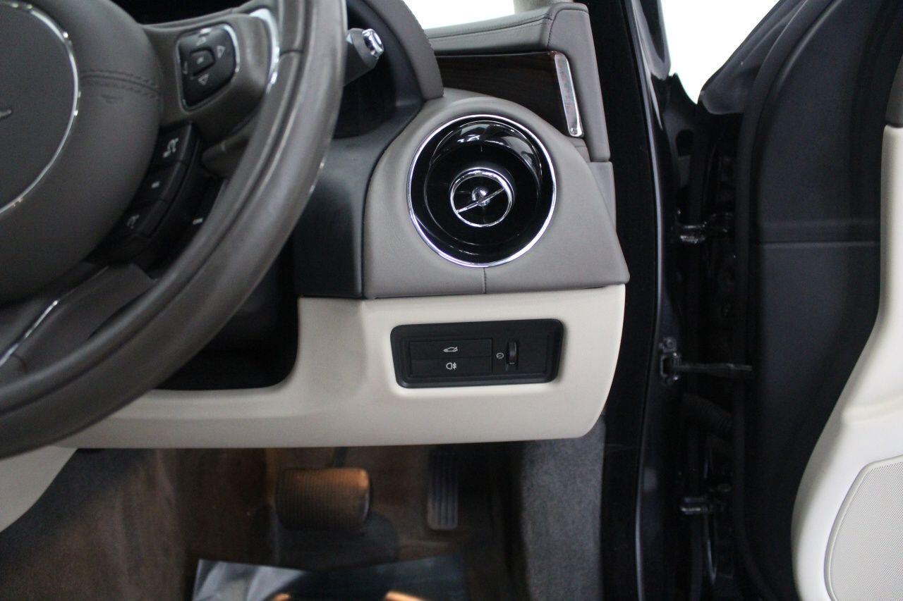 Jaguar XJ view 56