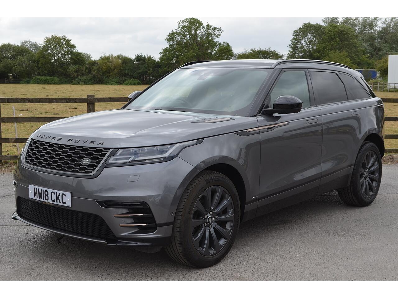 Land Rover Range Rover Velar view 5