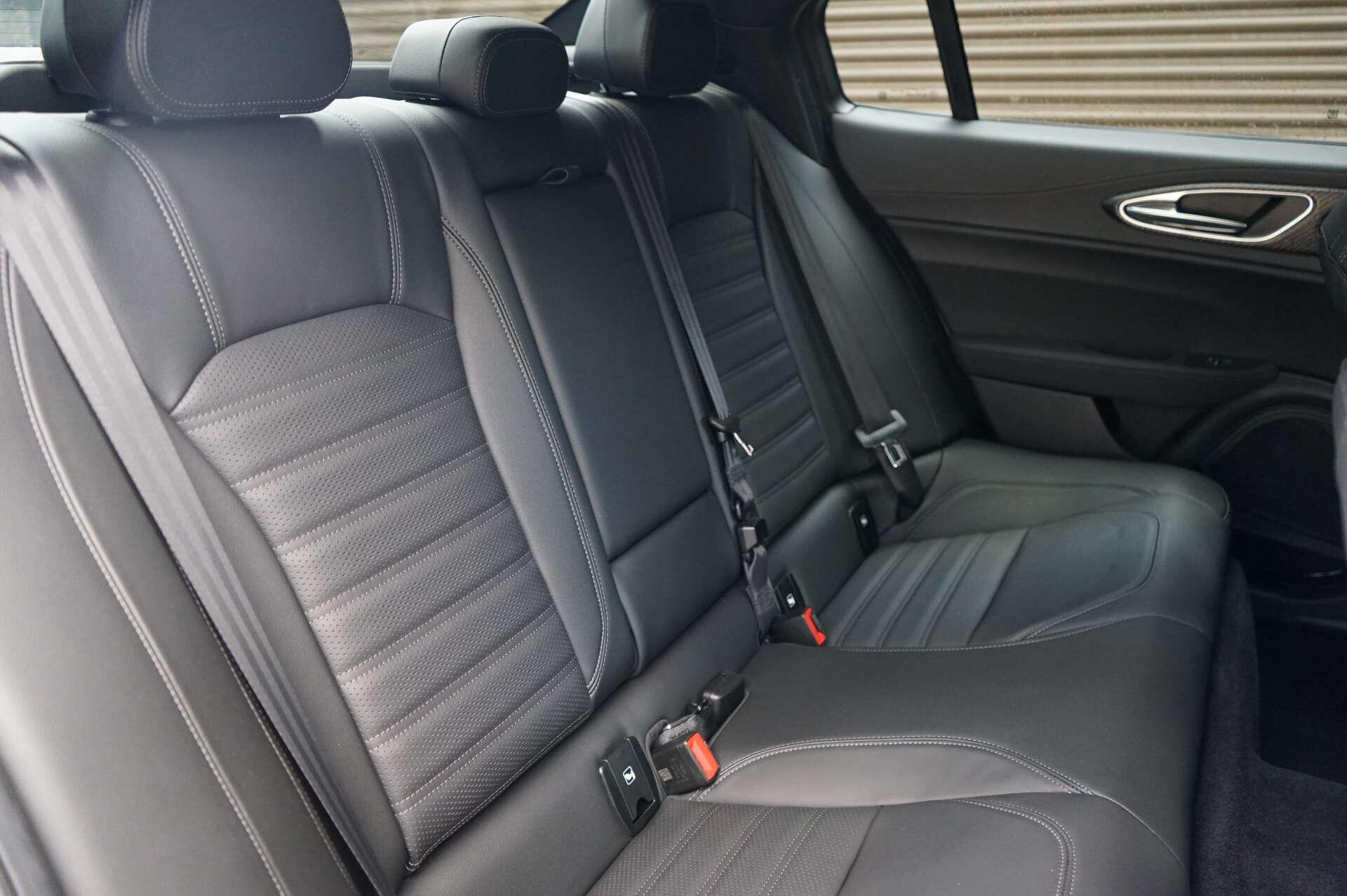 Alfa Romeo Giulia view 12