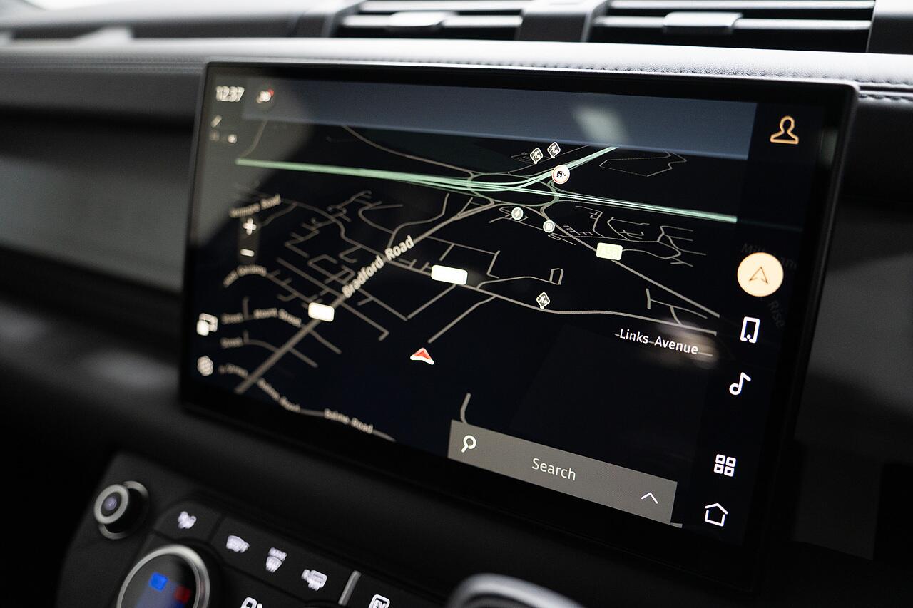 Land Rover Defender view 15