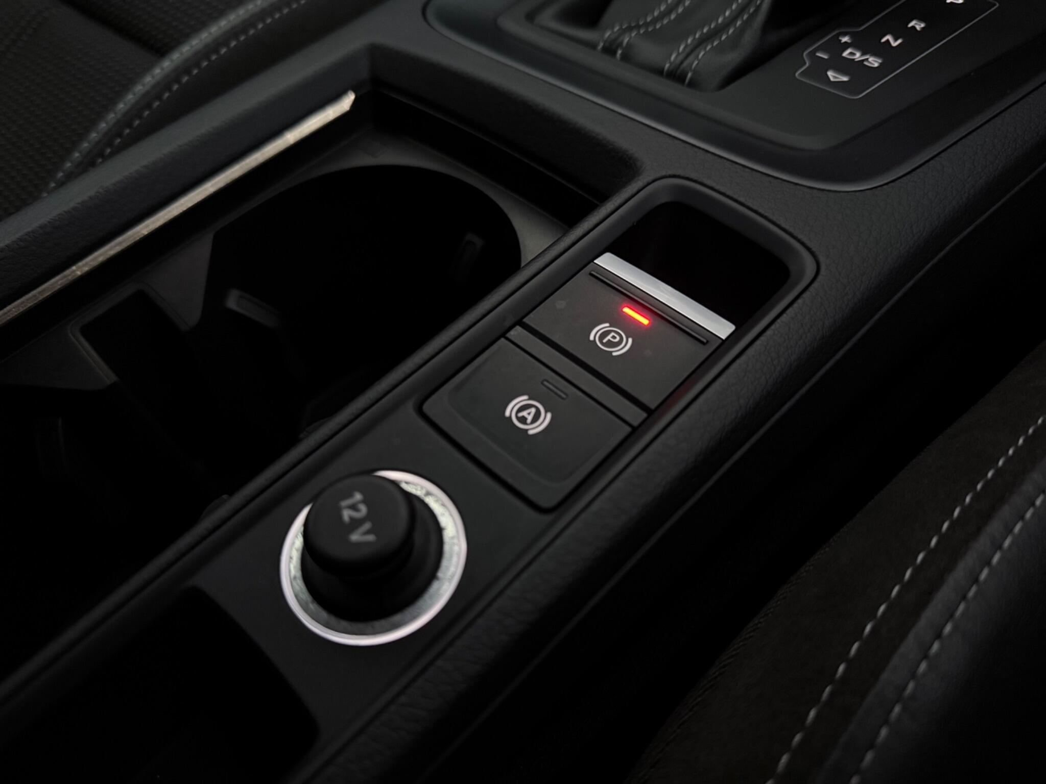 Audi Q3 view 32