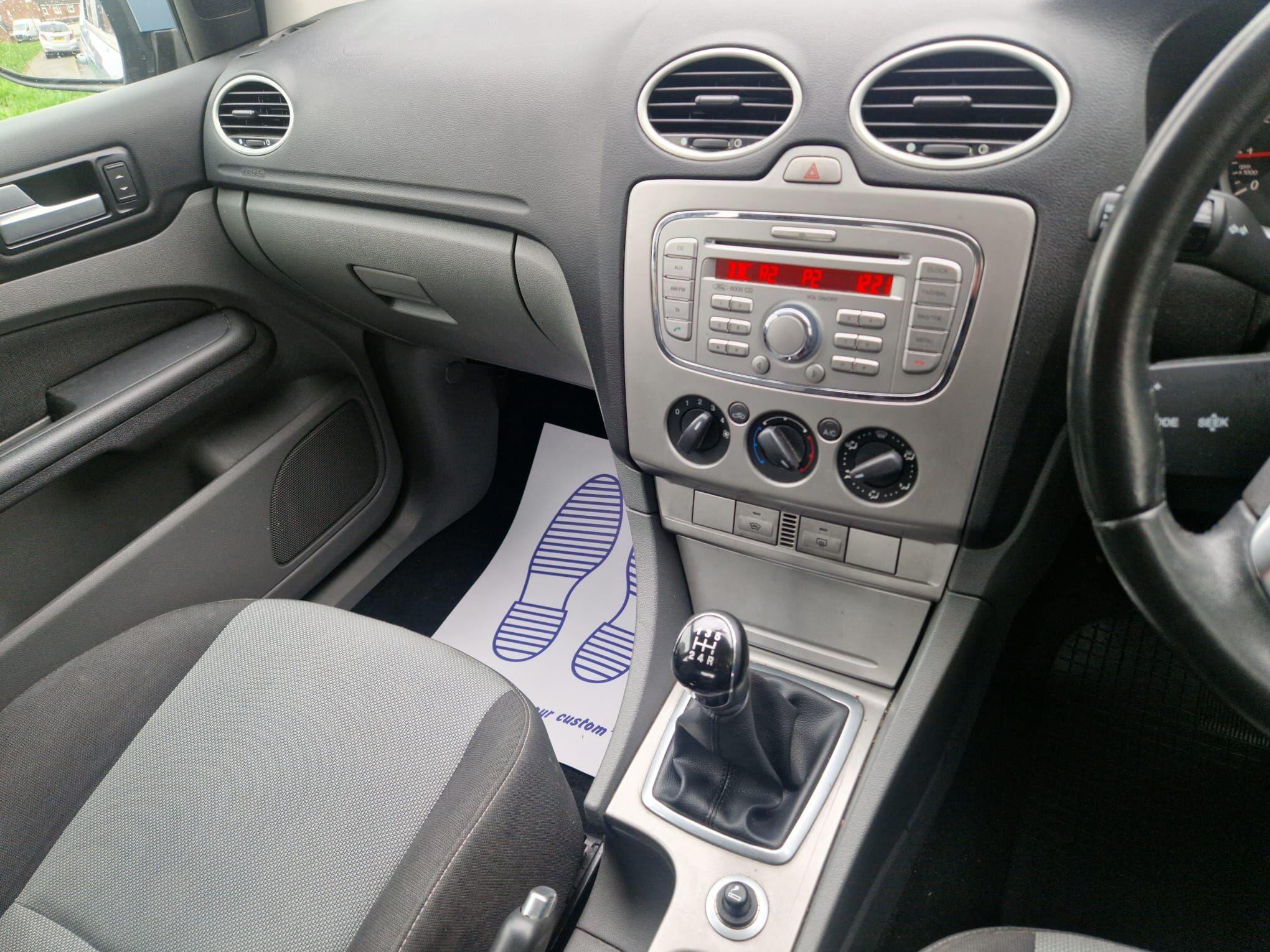 Ford Focus view 19