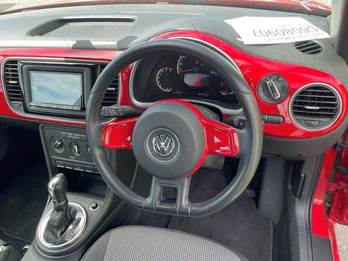 Volkswagen Beetle view 11