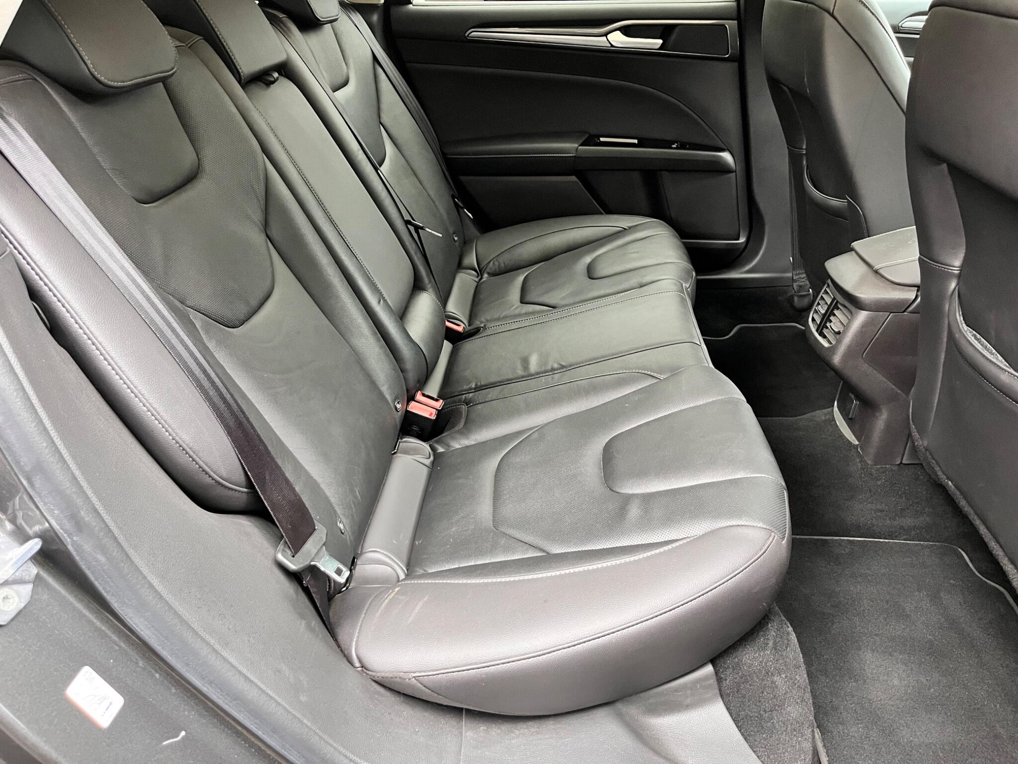 Ford Mondeo view 32