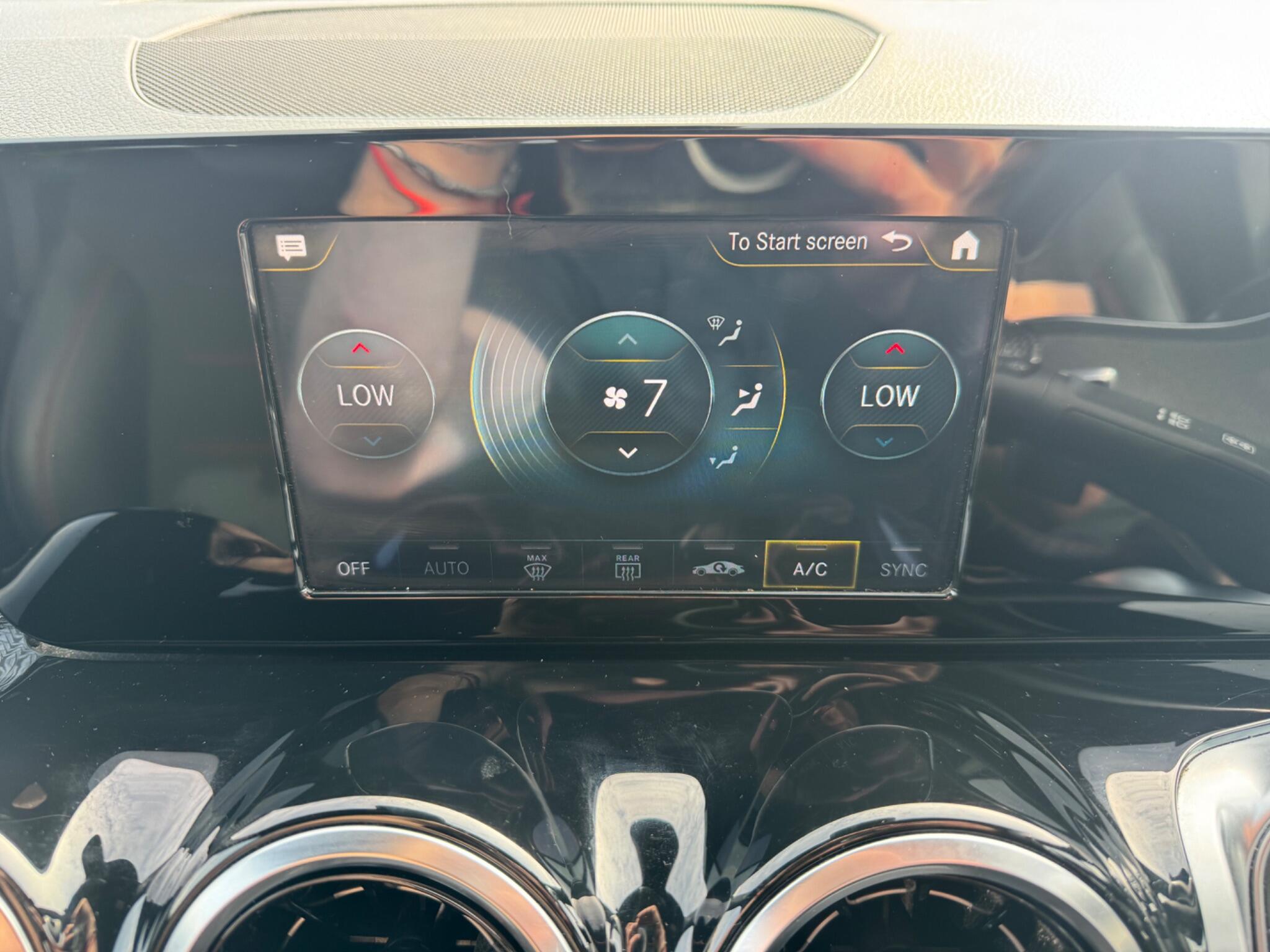 Mercedes-Benz GLB view 57
