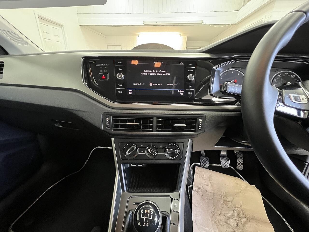 Volkswagen Polo view 12