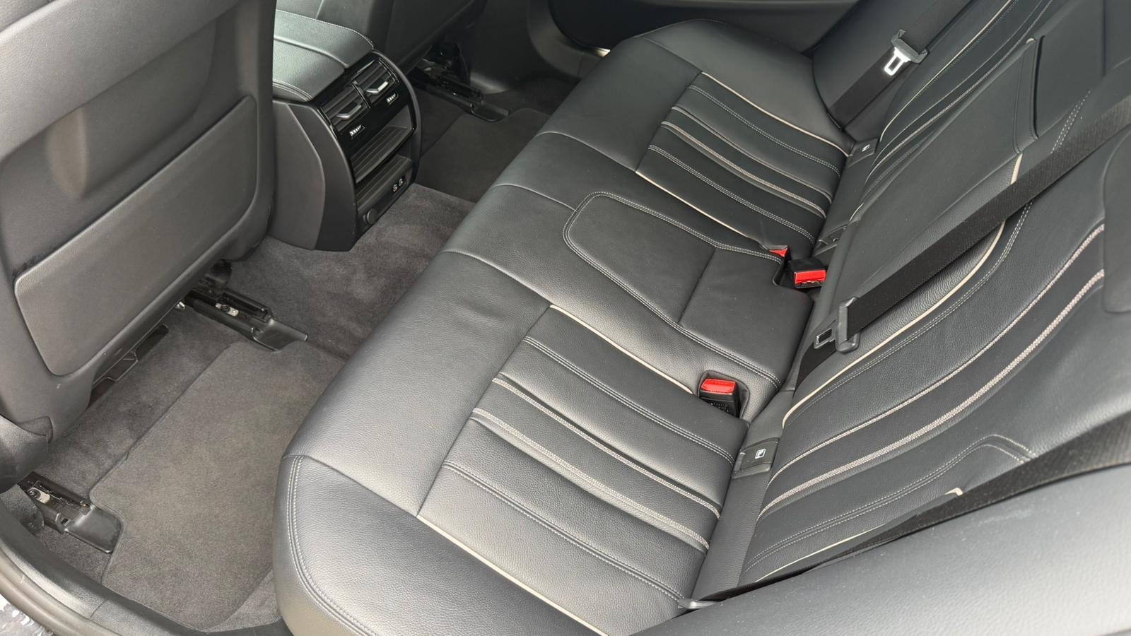 BMW 5 Series view 6