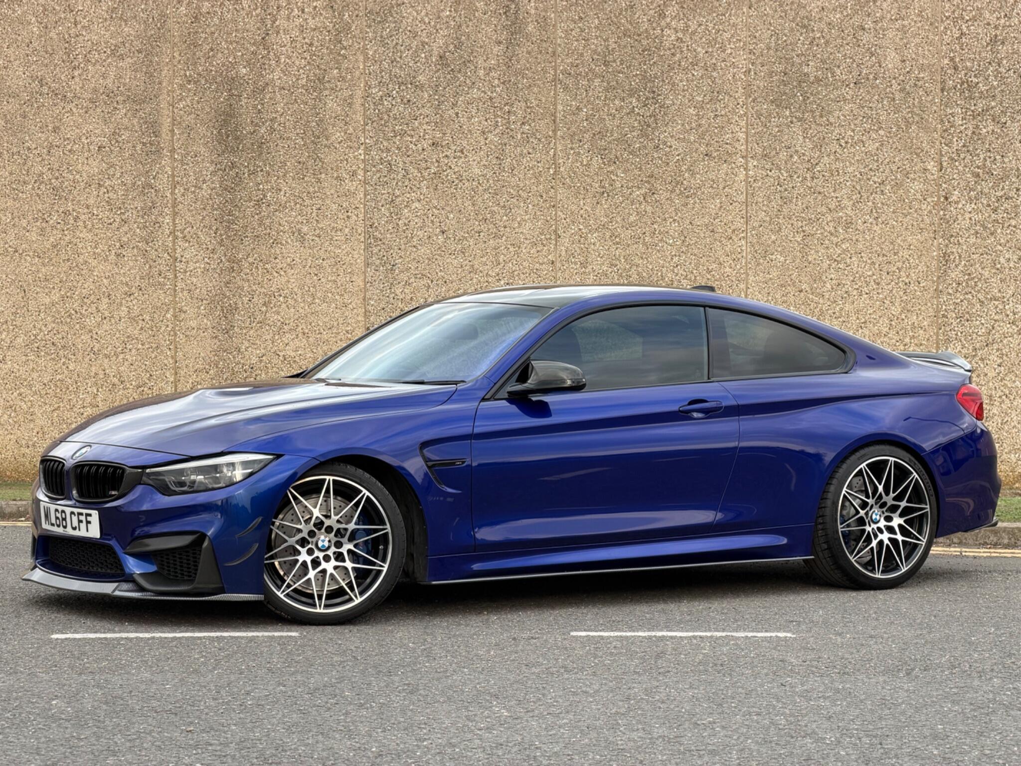 BMW M4 view 4